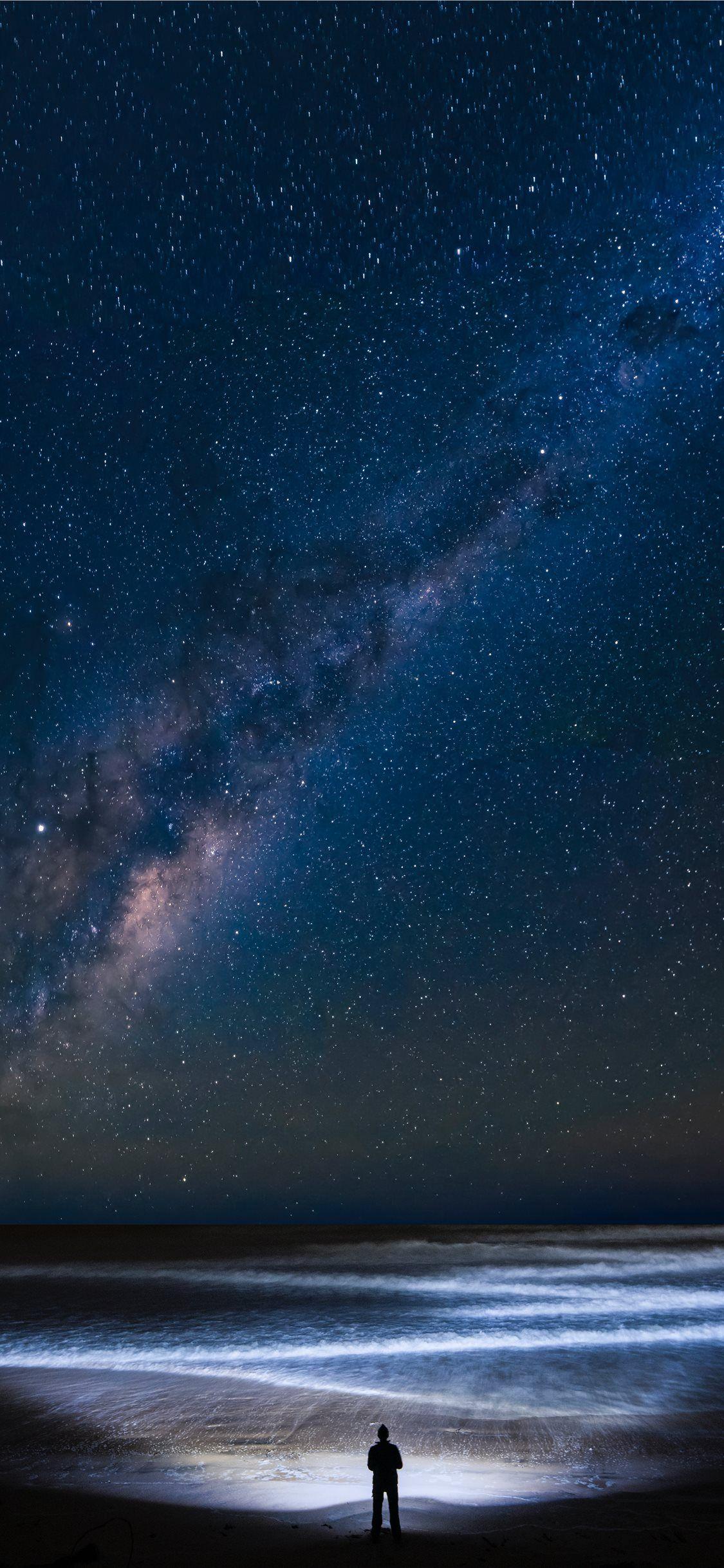 1125x2436 A clear moonless night allow the stars of the Milk. iPhone X Wallpaper Free Download