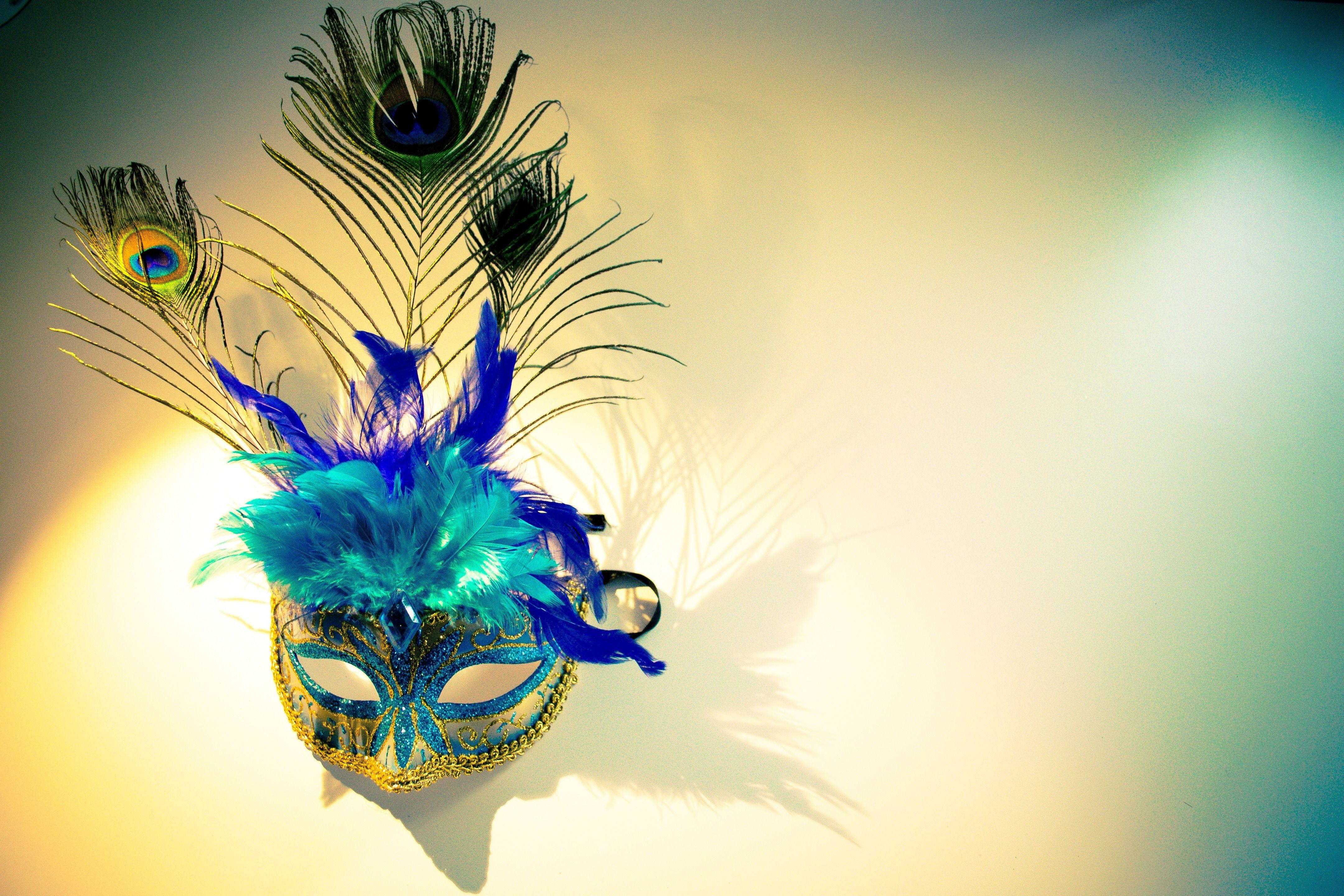 4320x2880 black and red masquerade mask free image