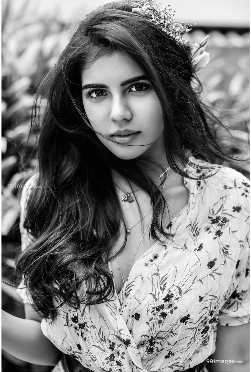 856x1269 Kalyani Priyadarshan Latest Hot HD Photo / Wallpaper (1080p) (Instagram / Facebook) #kalyanipriyad. Stylish girl pic, Stylish girl image, Stylish girl