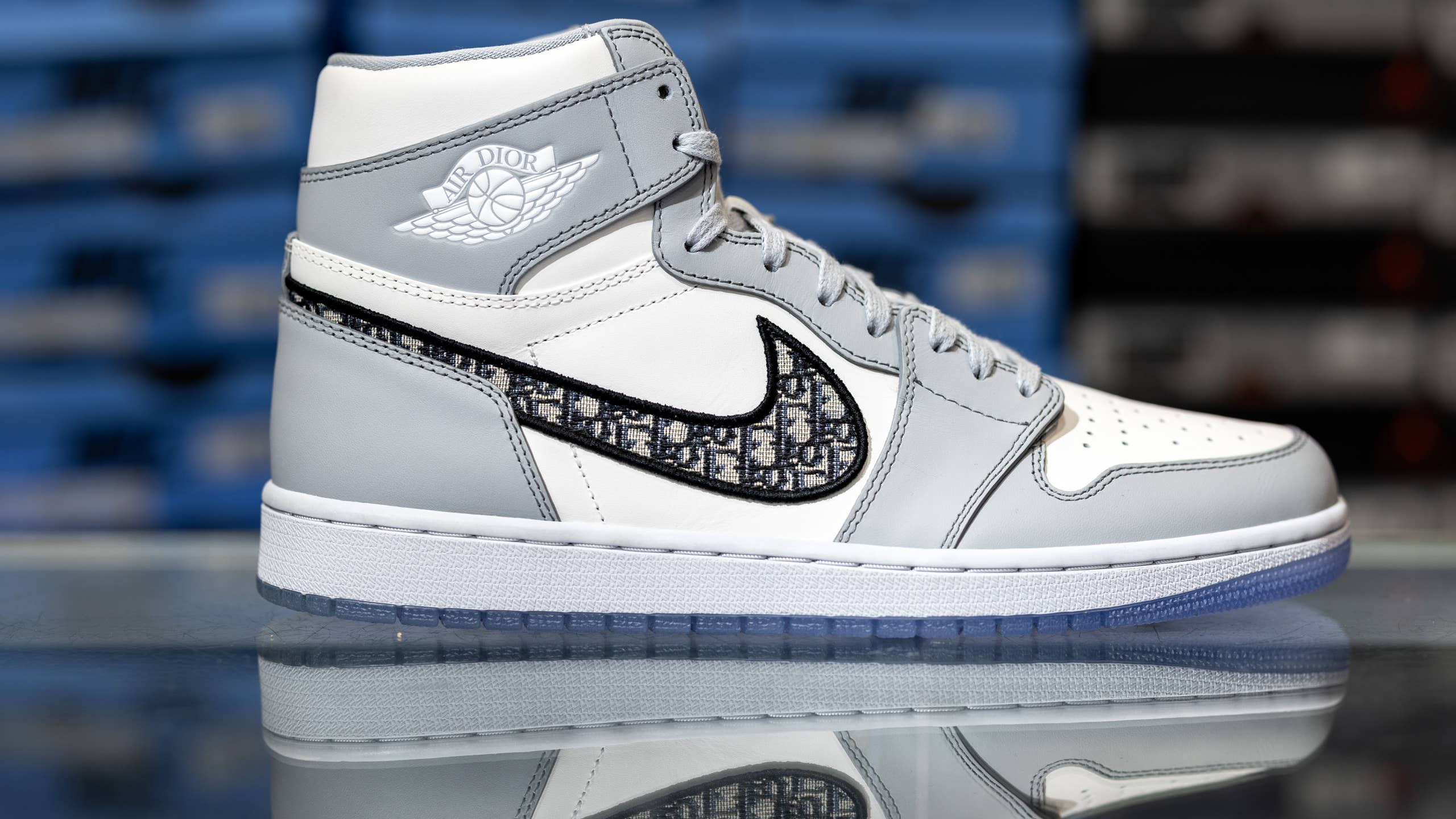 2560x1440 Wallpaper Air Jordan Dior Wallpaper Dior Ones Jordan Wallpaper Jordan Retro High Dior Wallpaper Air Jordan
