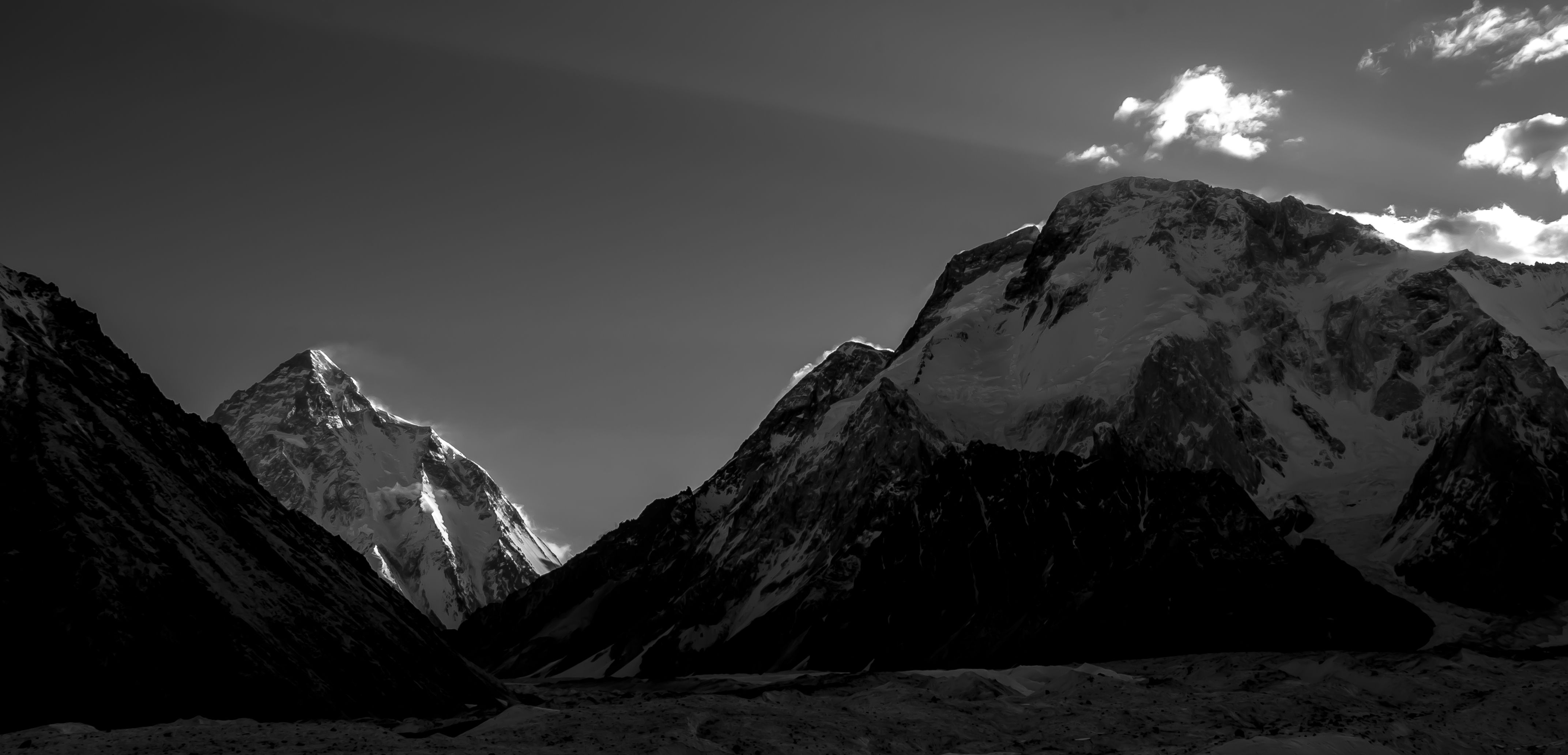 4288x2064 The two Eight Thousanders, K2 & Broad