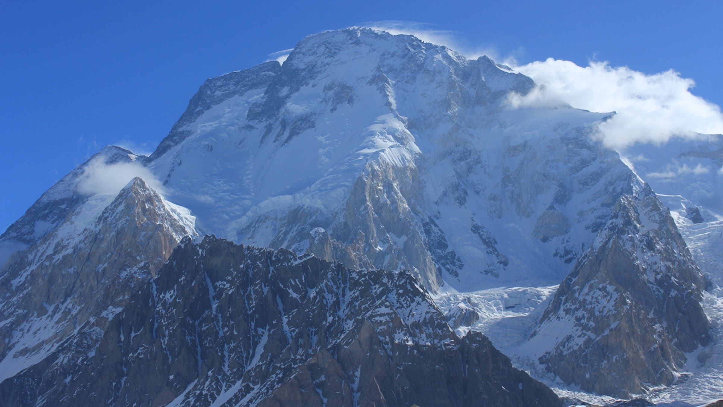 2400x1350 Two Bodies Recovered in Broad Peak Avalanche, Eight Missing