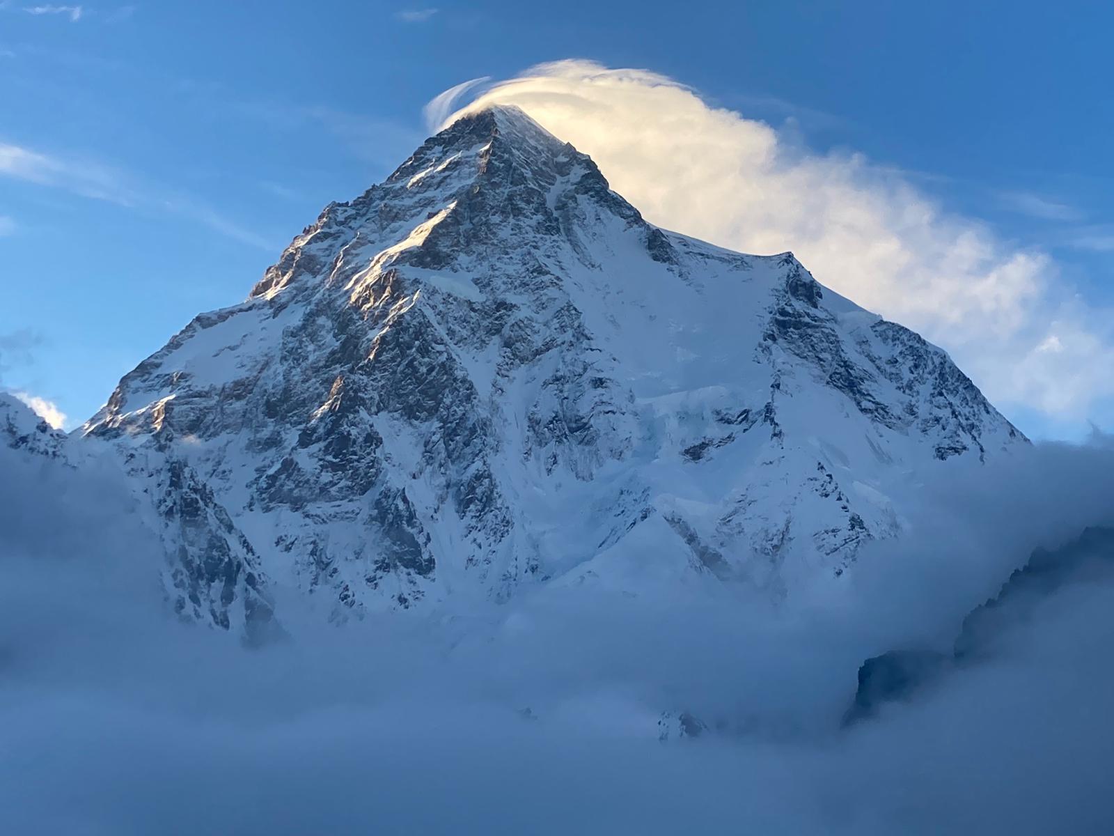 1600x1200 Diary of the ascent of Broad Peak