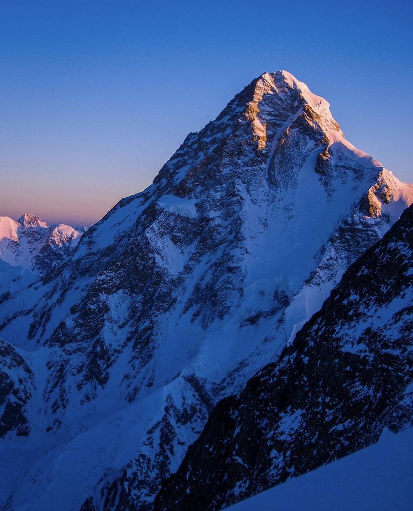 828x1023 When Darkness Comes: K2 in 2005 Explorersweb