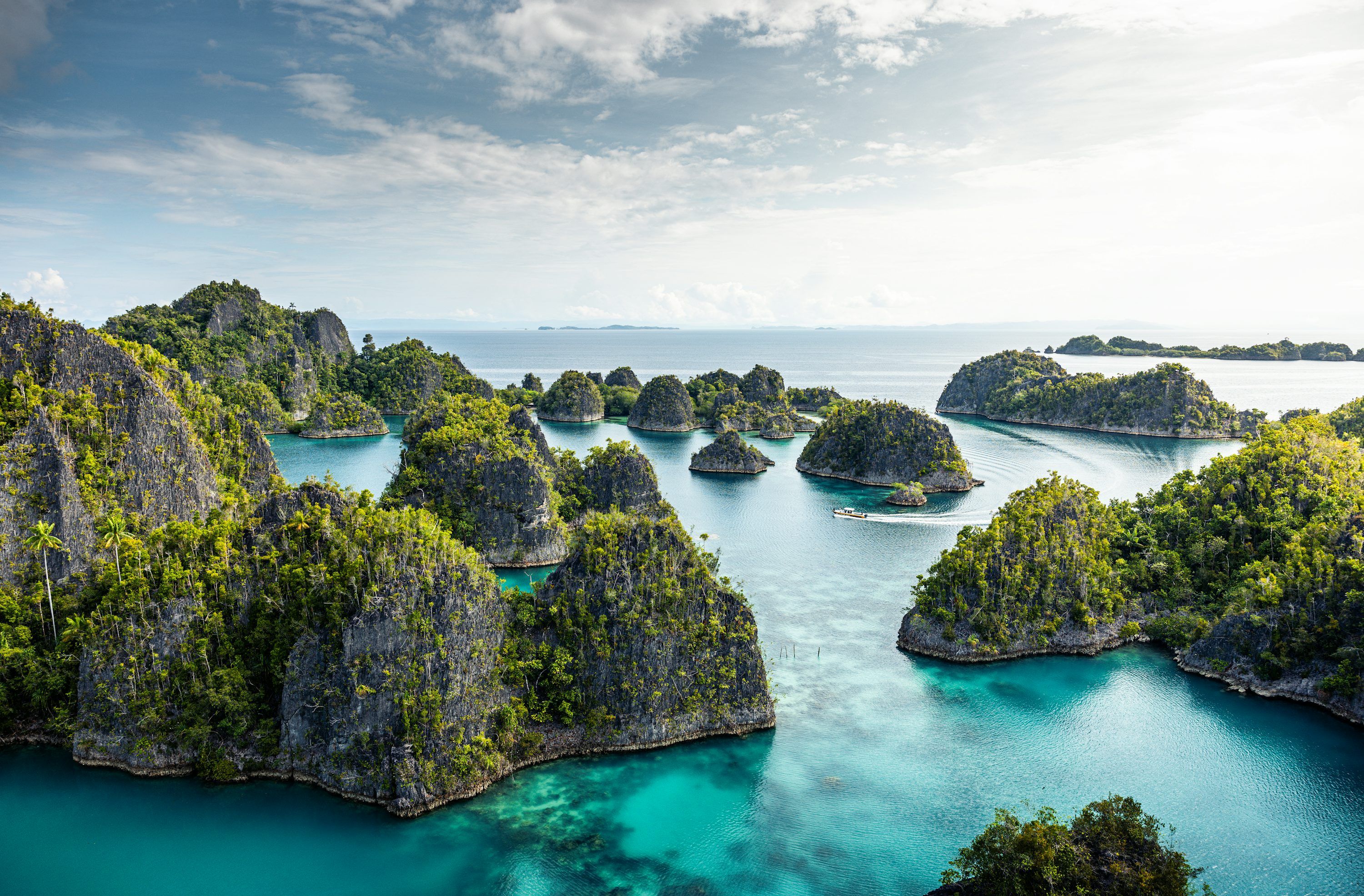 3000x1970 An aerial view of a group of islands in the ocean