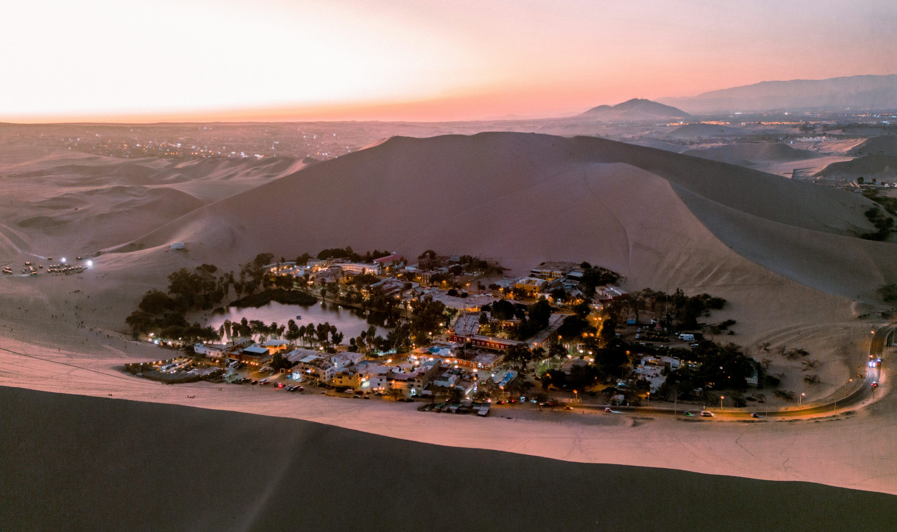 3000x1779 An aerial view of a city in the desert