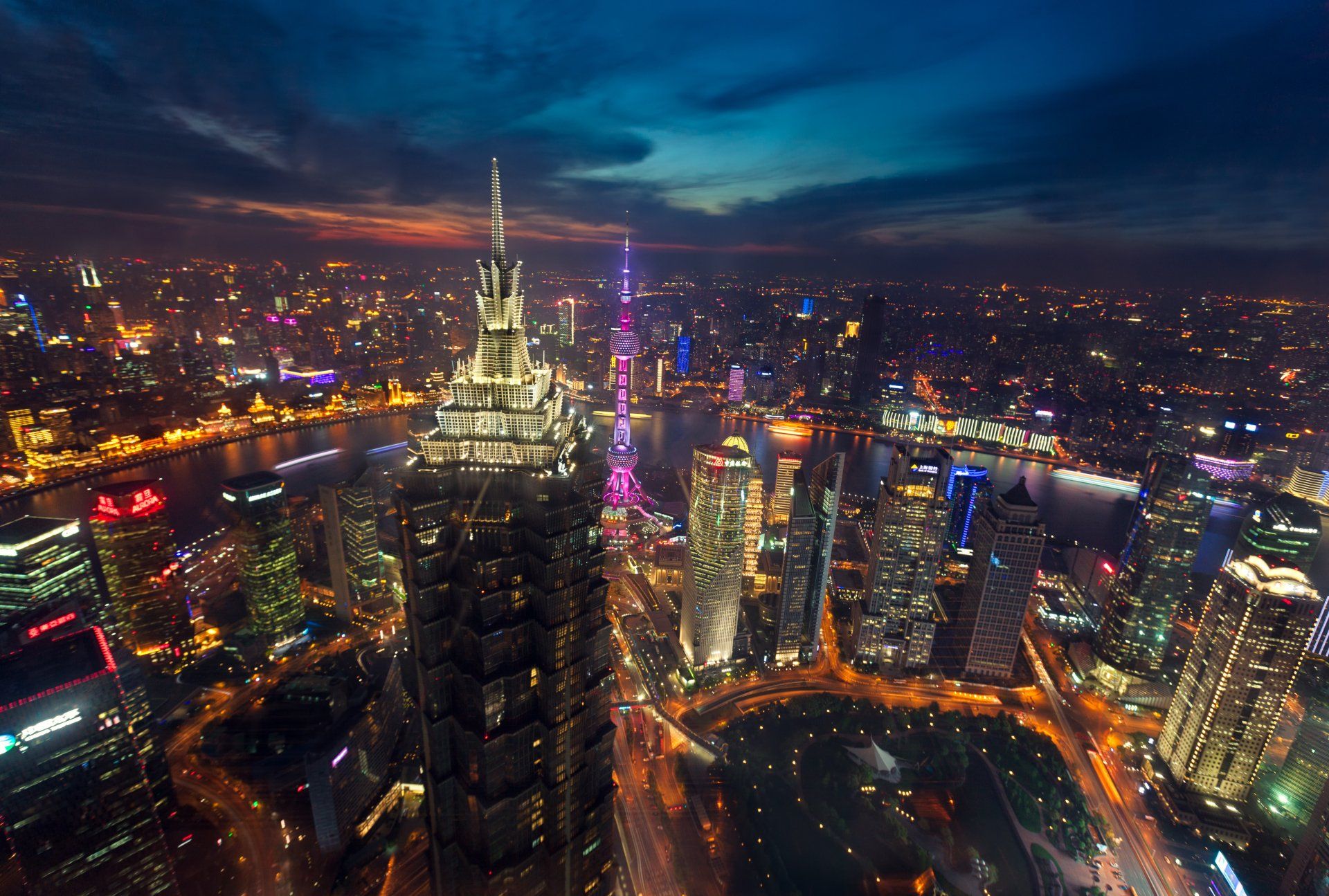 1920x1295 Stunning Shanghai Skyline: Aerial 4K Ultra HD Night Viewx3809