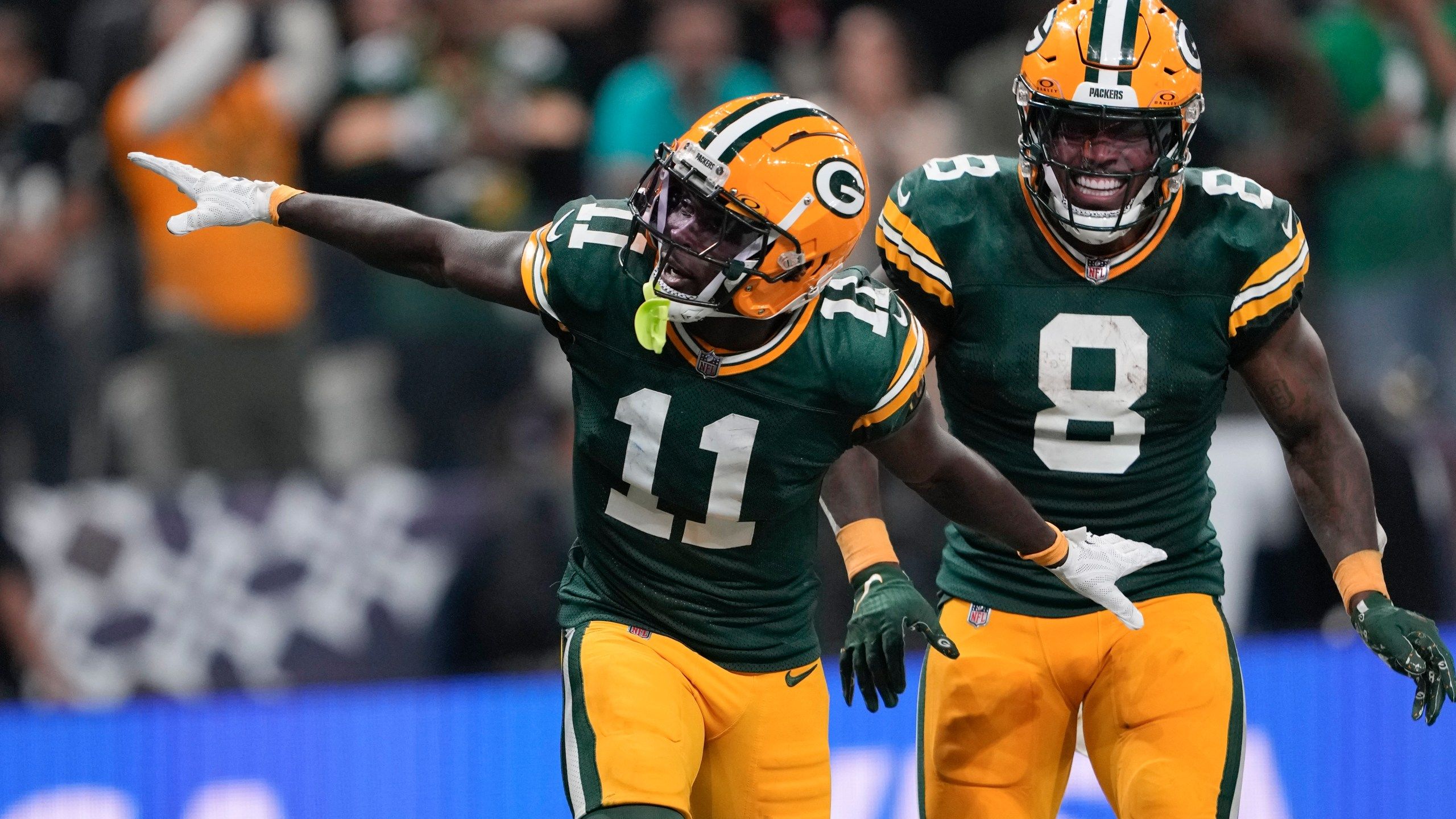 2560x1440 Barkley Scores 3 TDs As Eagles Beat Packers 34 29 In Brazil. Packers' Love Injured In Final Minute