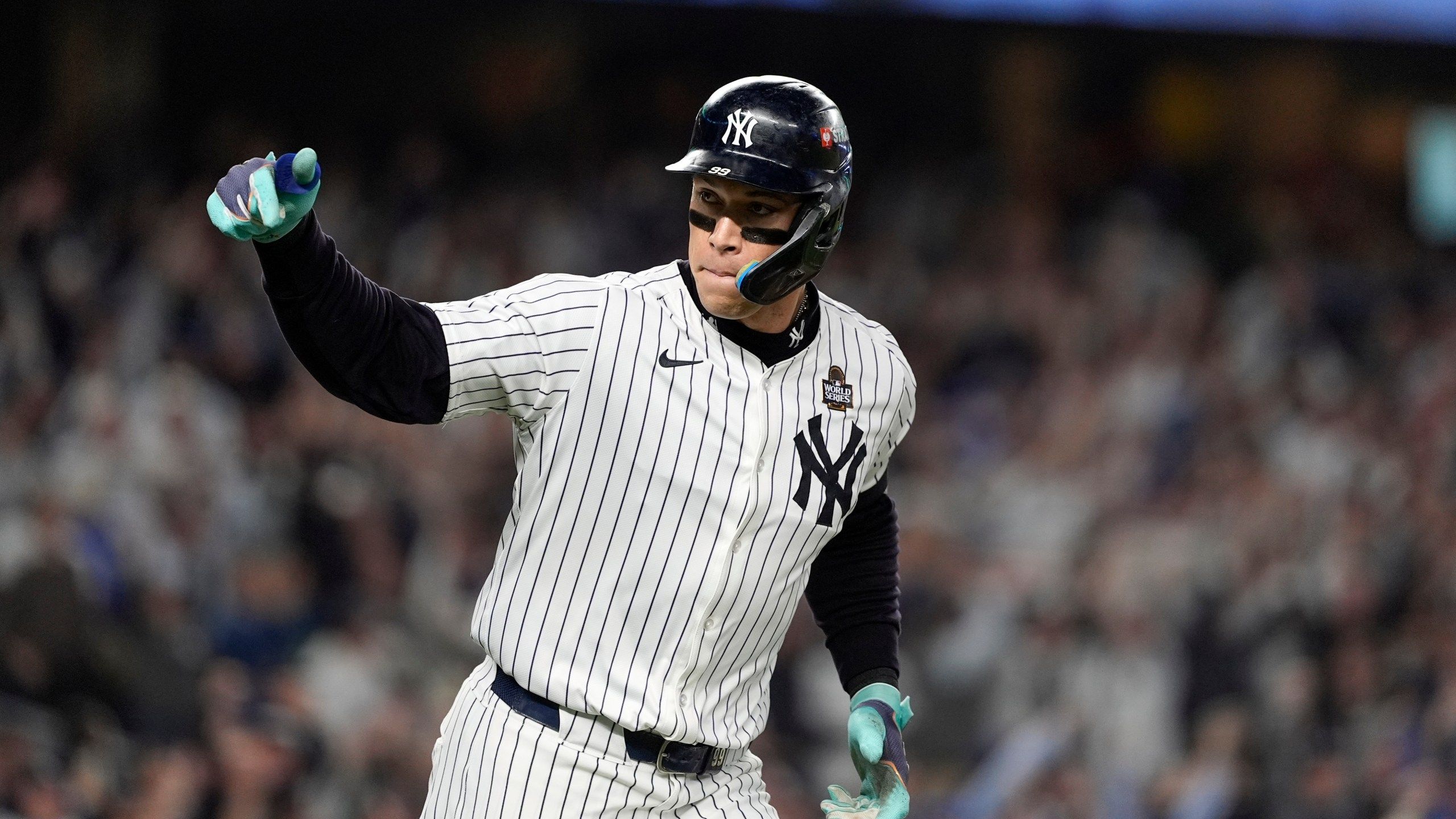 2560x1440 Aaron Judge snaps World Series slump with homer, then makes costly error that sparks Dodgers rally