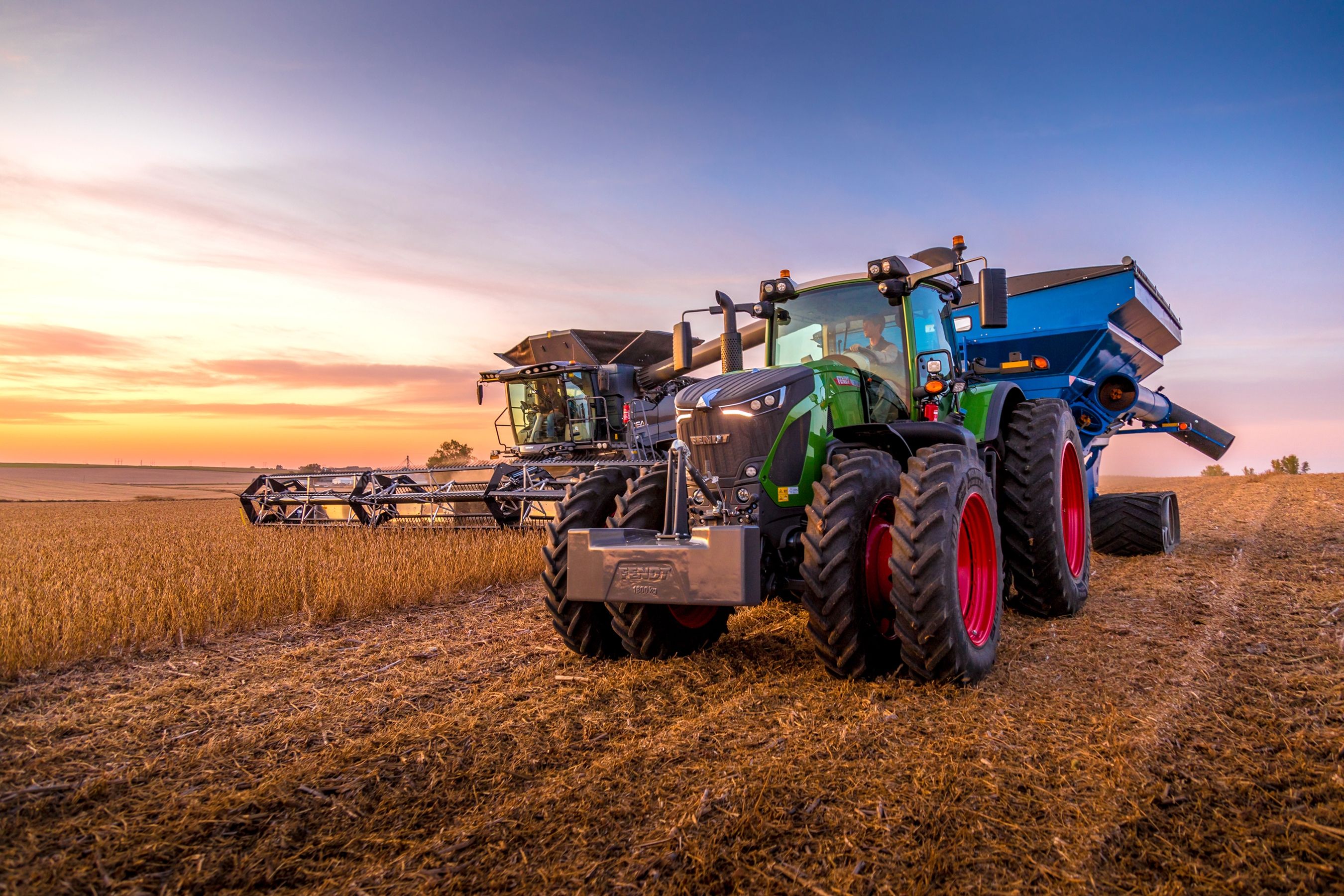 2700x1800 Fendt Across North America. International Photo Awards