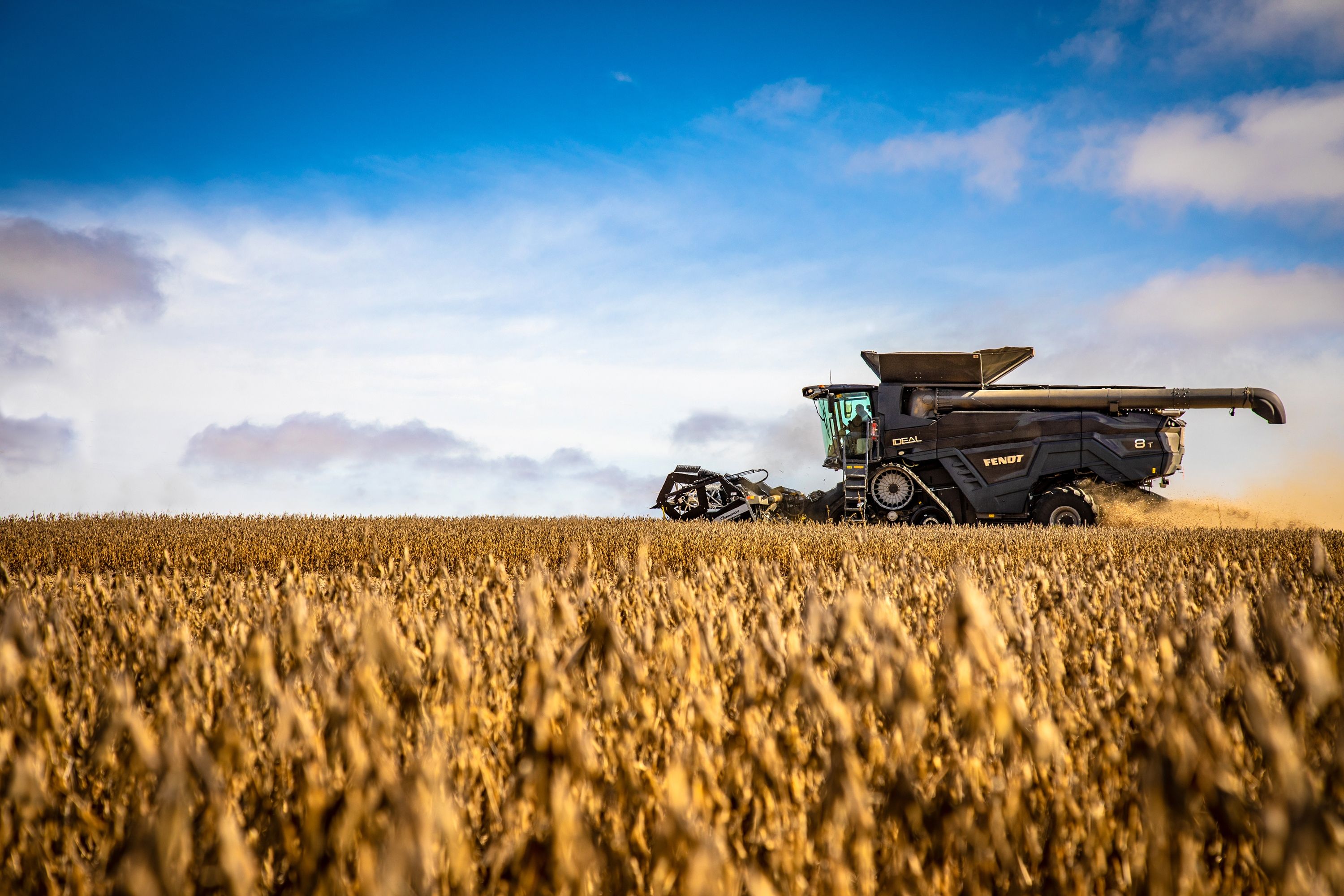 3000x2000 Fendt Across North America. International Photo Awards