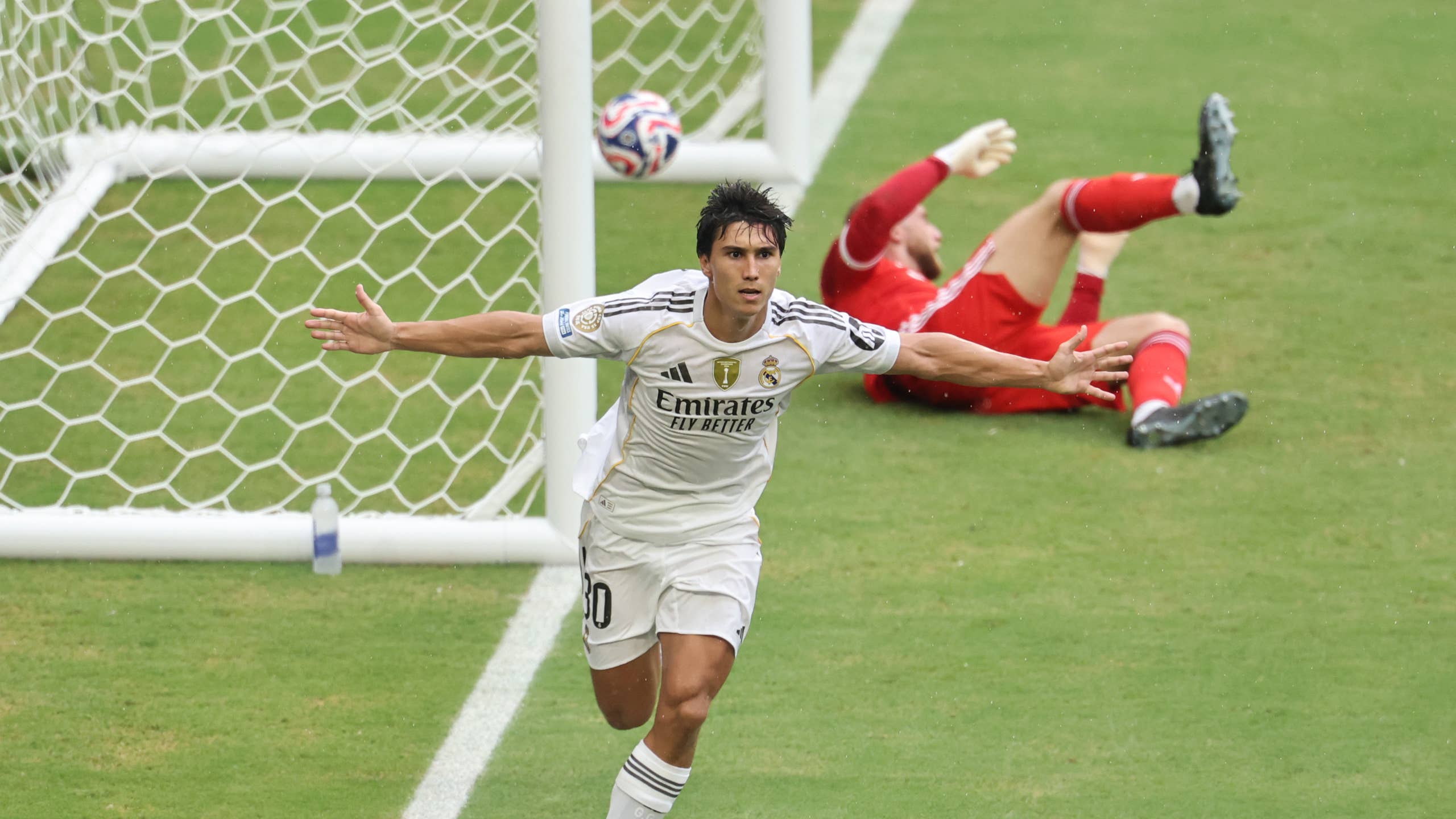 2560x1440 Gonzalo Garcia Shares Similar Record with Real Madrid Icon After Goal vs Juventus