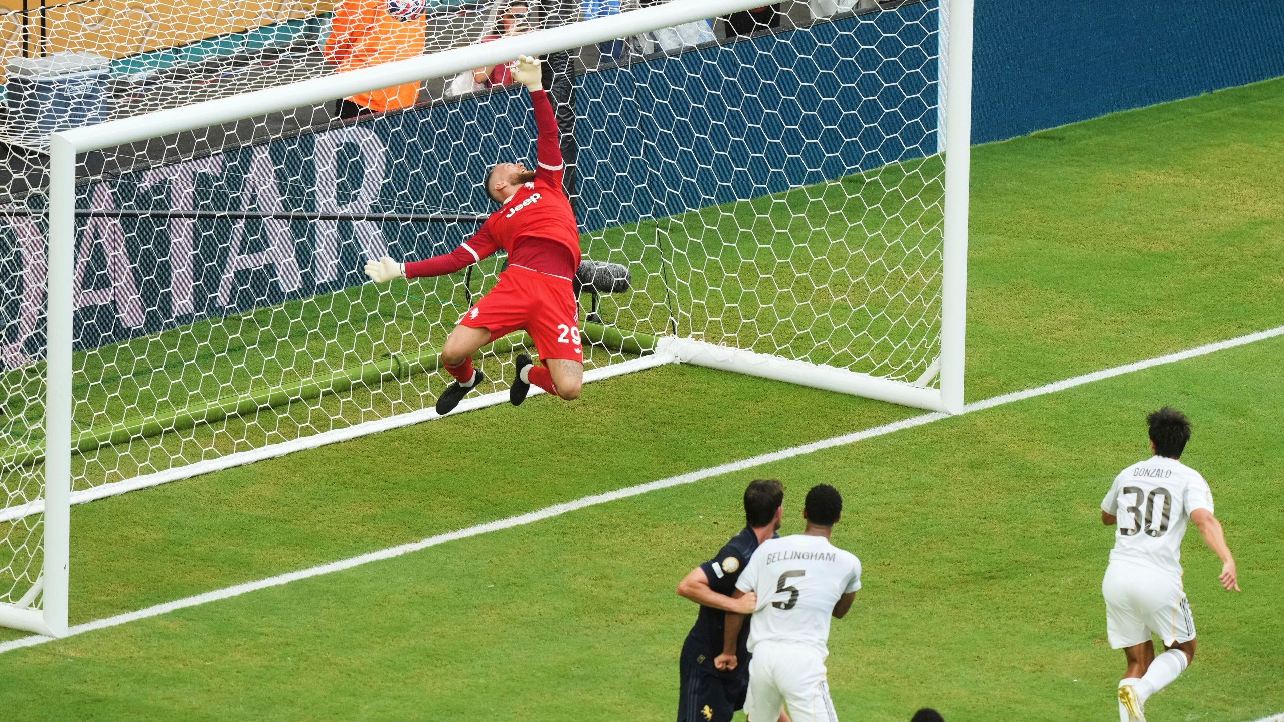 2560x1440 Gonzalo García's Header Powers Real Madrid Past Juventus 1 0 And Into Club World Cup Quarterfinals