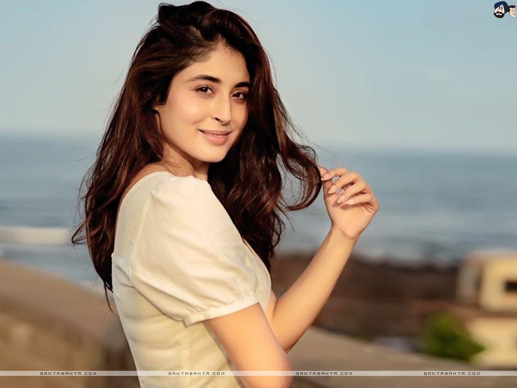 1024x768 Kritika Kamra Wallpaper