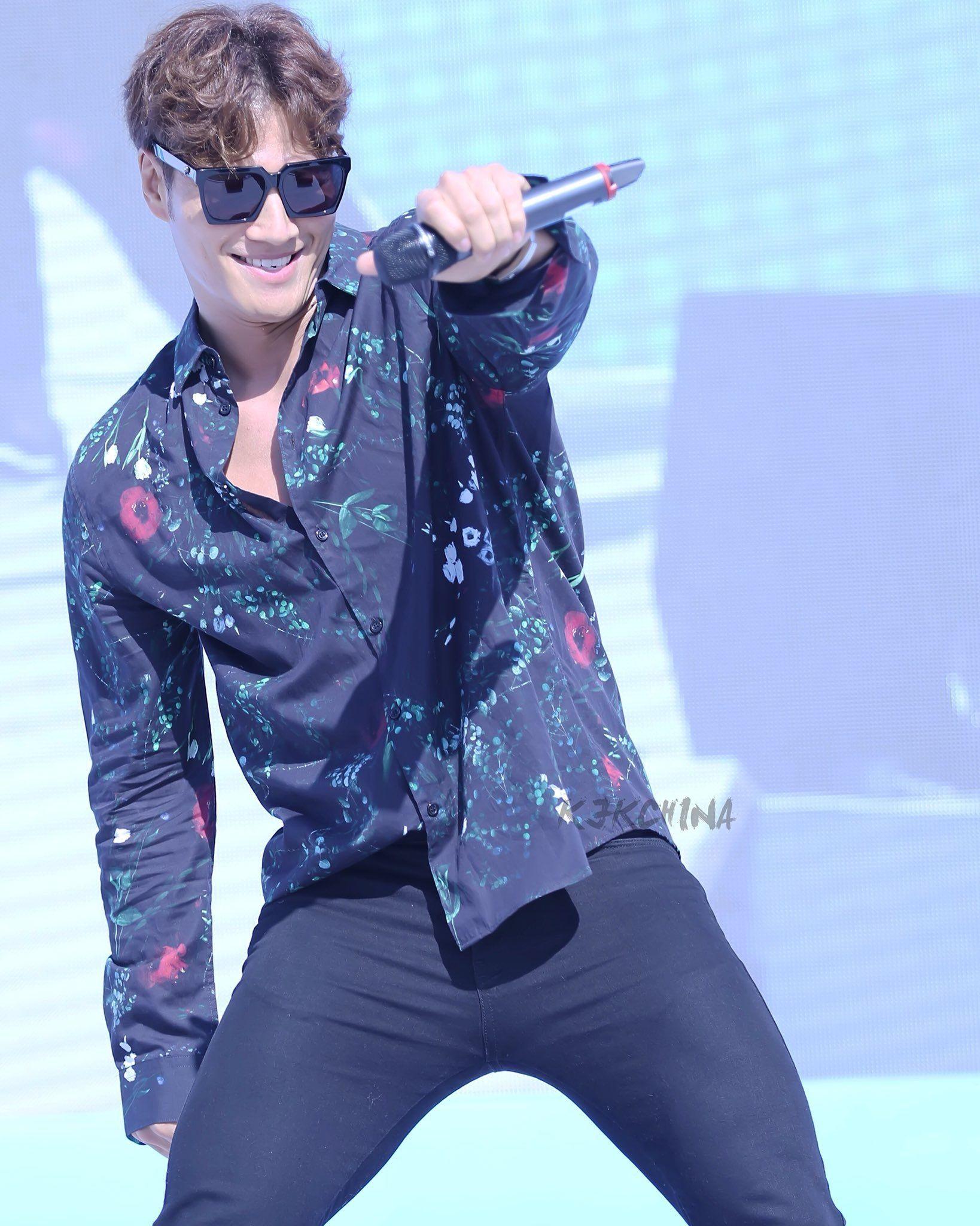 1638x2048 Pin