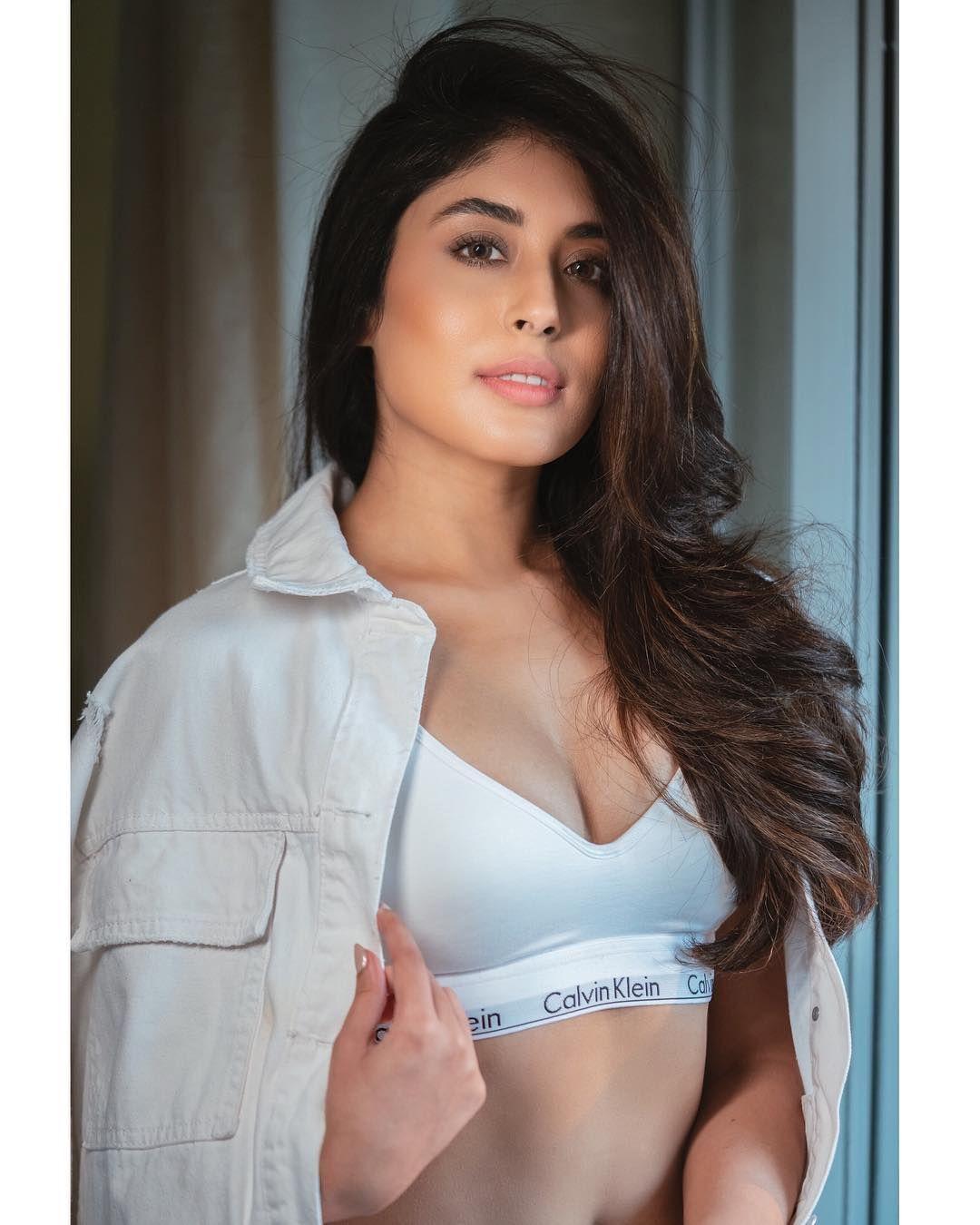 1080x1350 Kritika Kamra's hottest and bikini picture to raise the temperature