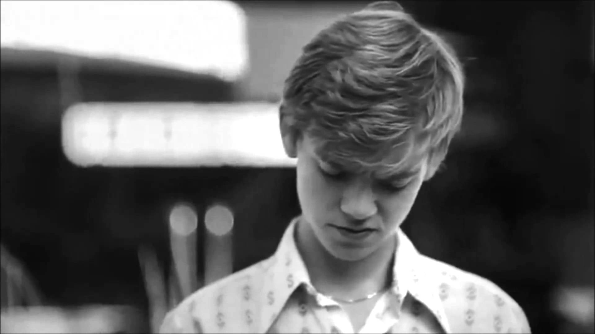 1920x1080 Thomas Sangster Wallpaper