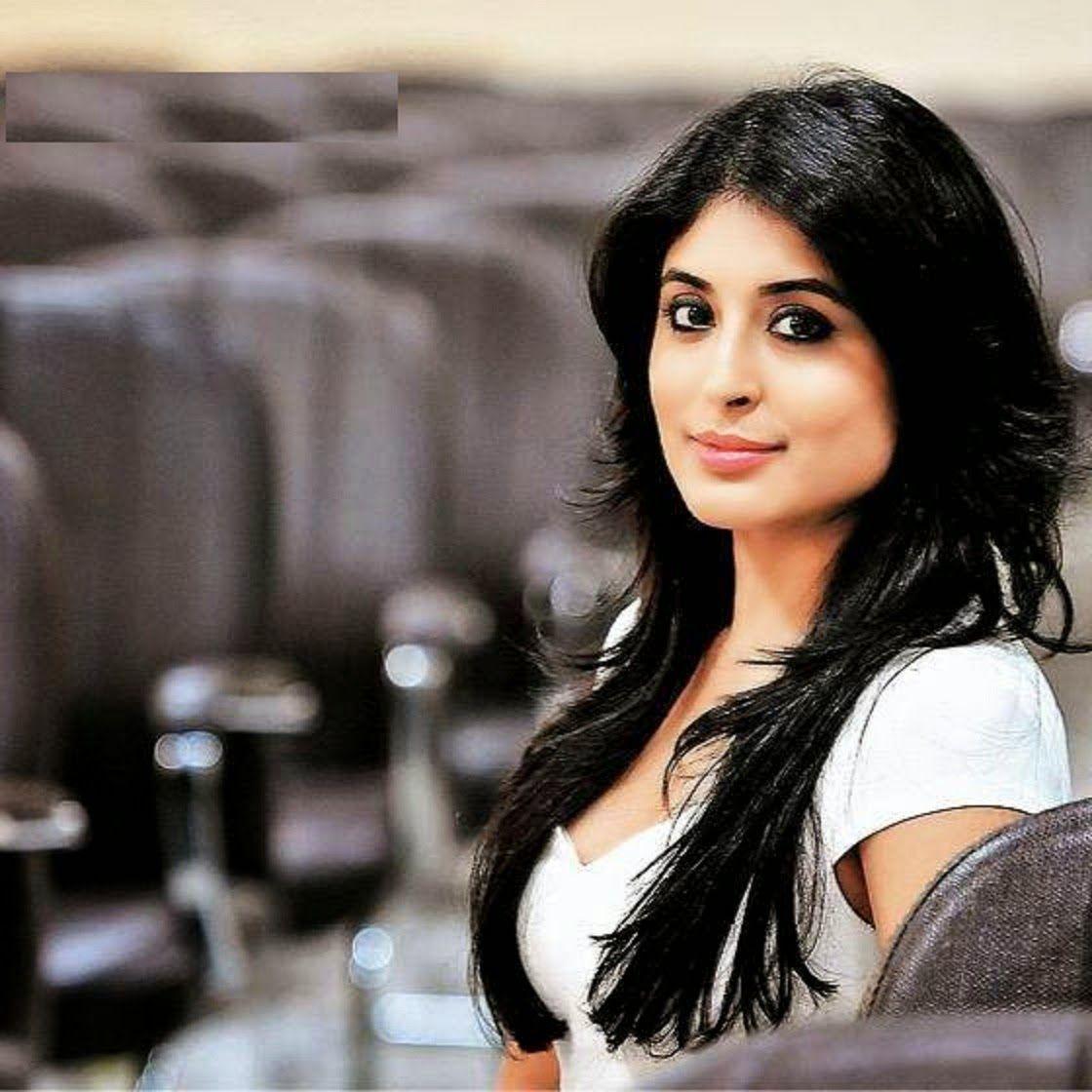 1120x1120 Kritika Kamra