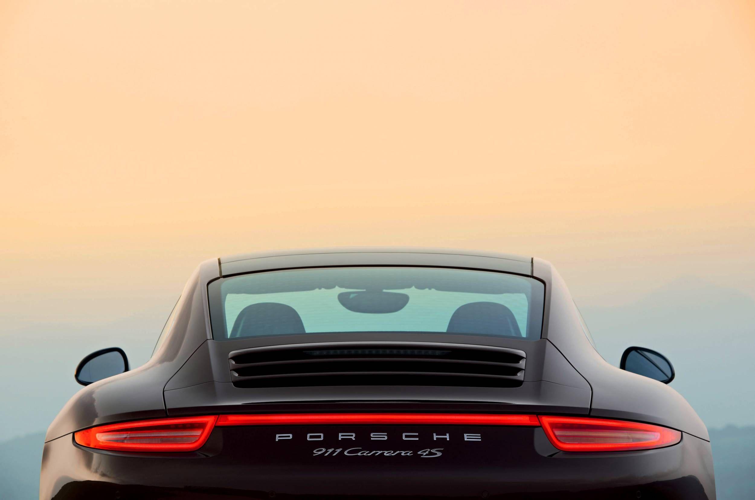 Hình nền xe Porsche làm nổi bật màn hình của bạn với kiểu dáng thể thao, sang trọng và đẳng cấp. Đặc biệt, hình ảnh xe Porsche sẽ mang đến cho bạn cảm giác mạnh mẽ, tinh tế và sự nổi bật trong chủ đề ô tô.