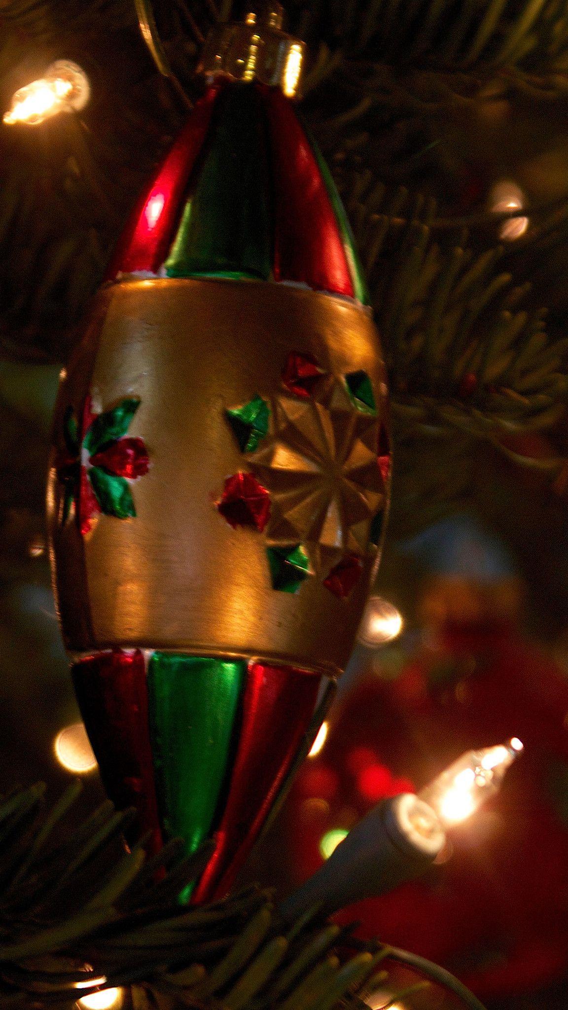 1152x2048 iMore's favorite holiday wallpaper for iPhone and iPad!