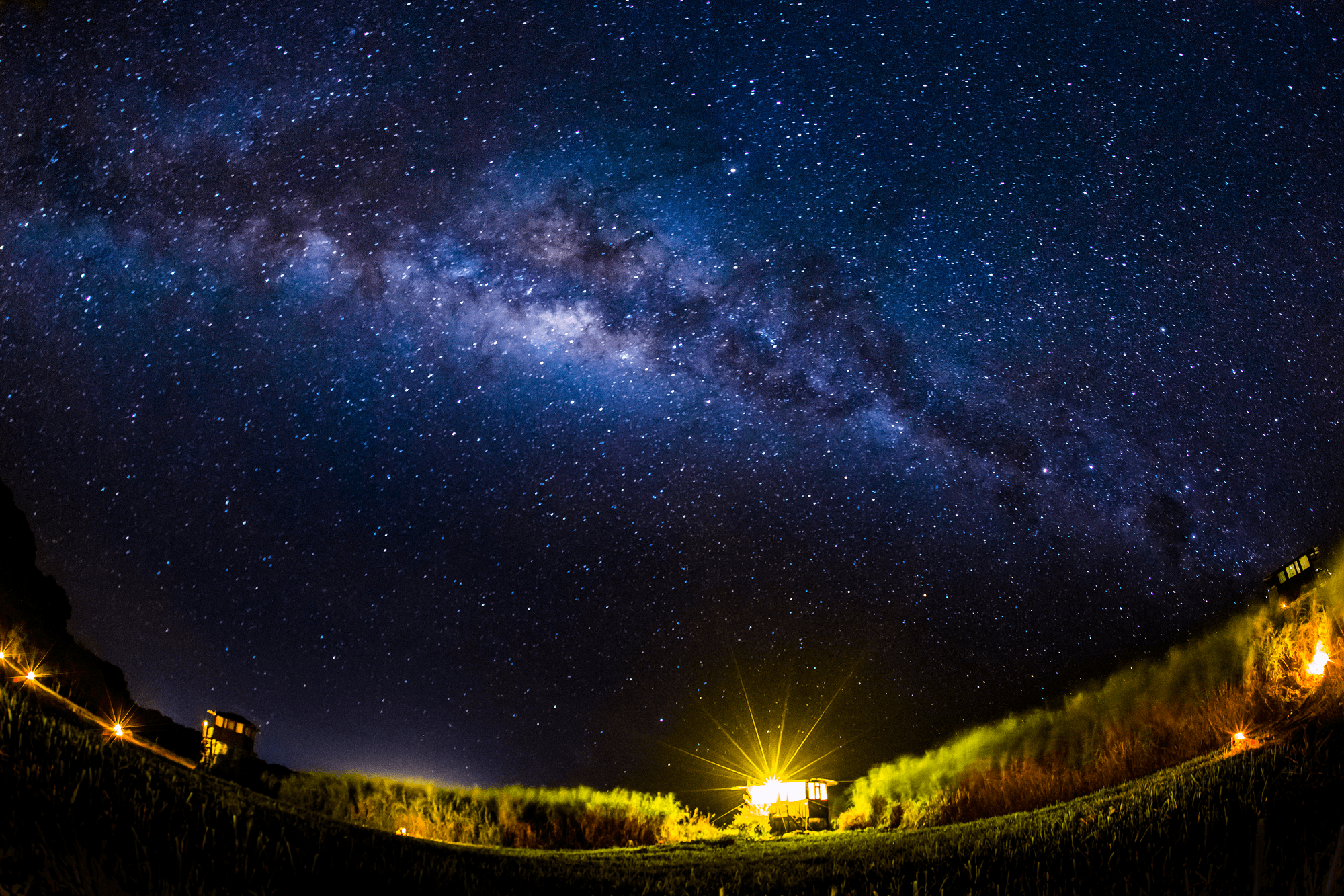 2000x1333 Starry Night Sky Wallpaper HD