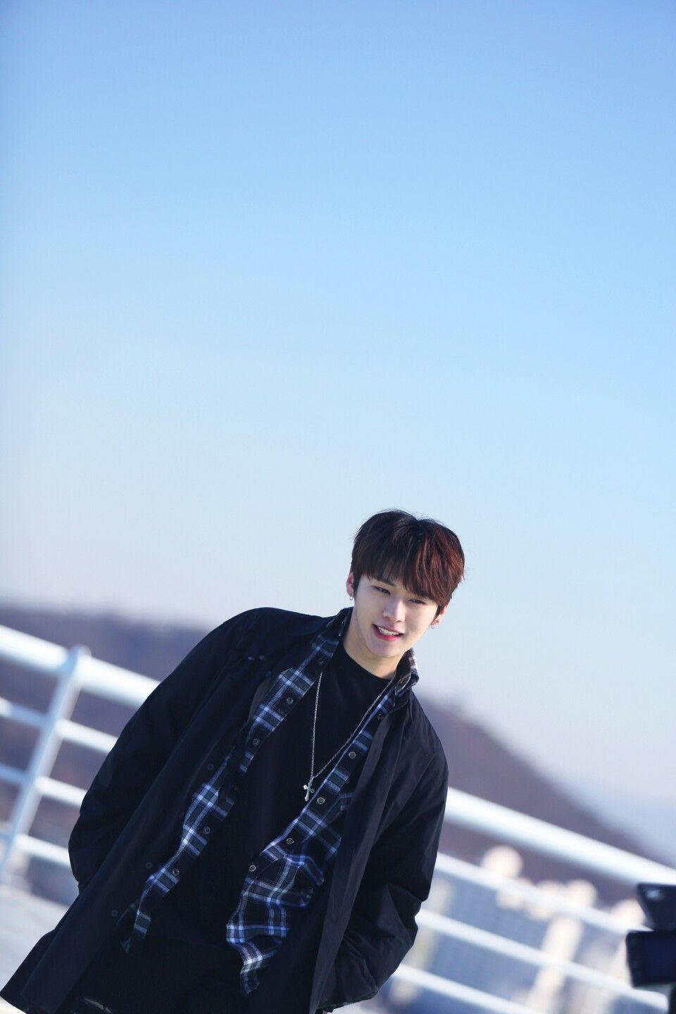 960x1440 Stray Kids Minho Wallpaper