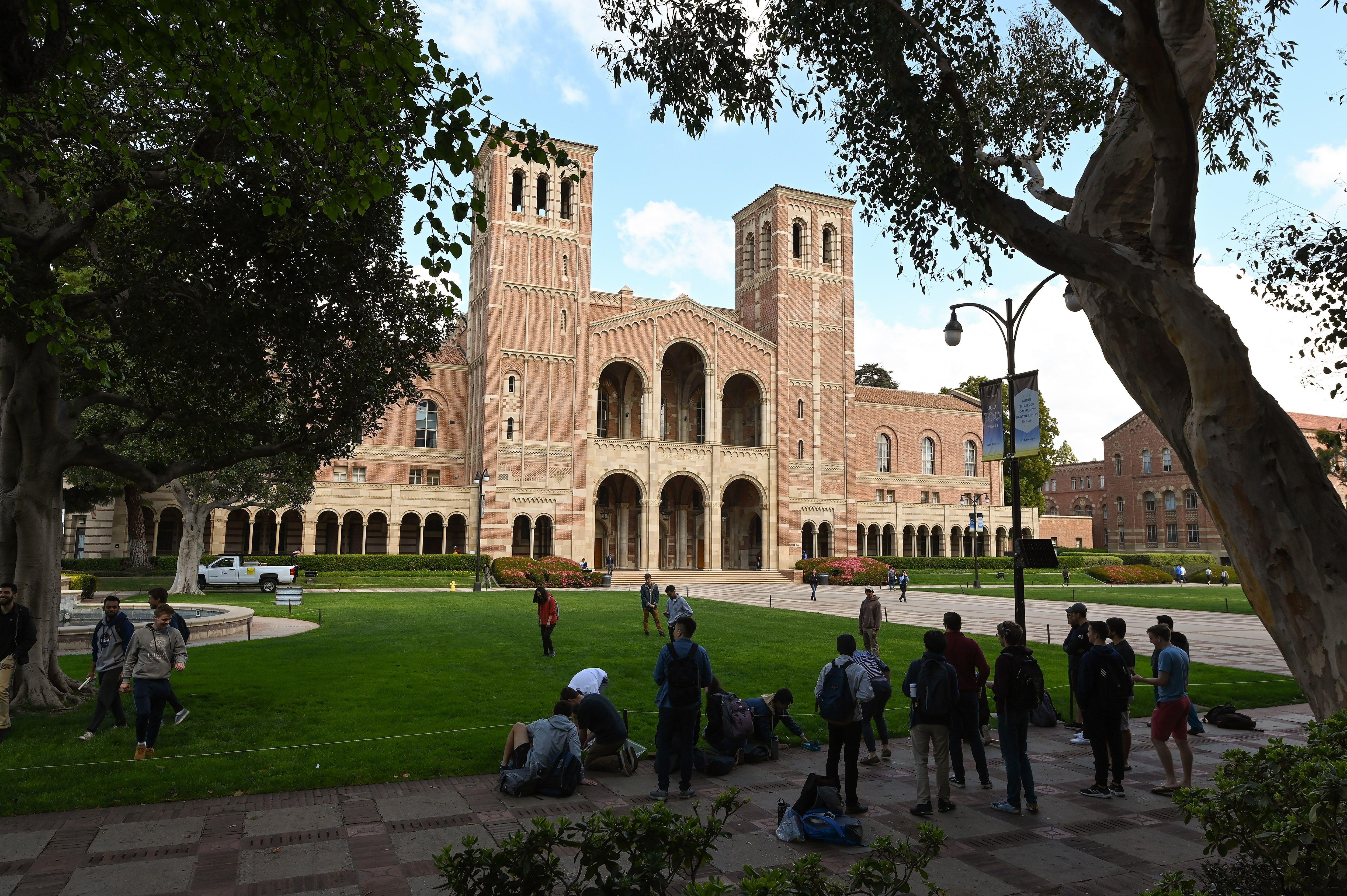 5000x3327 UCLA to resume with mostly online classes in the fall