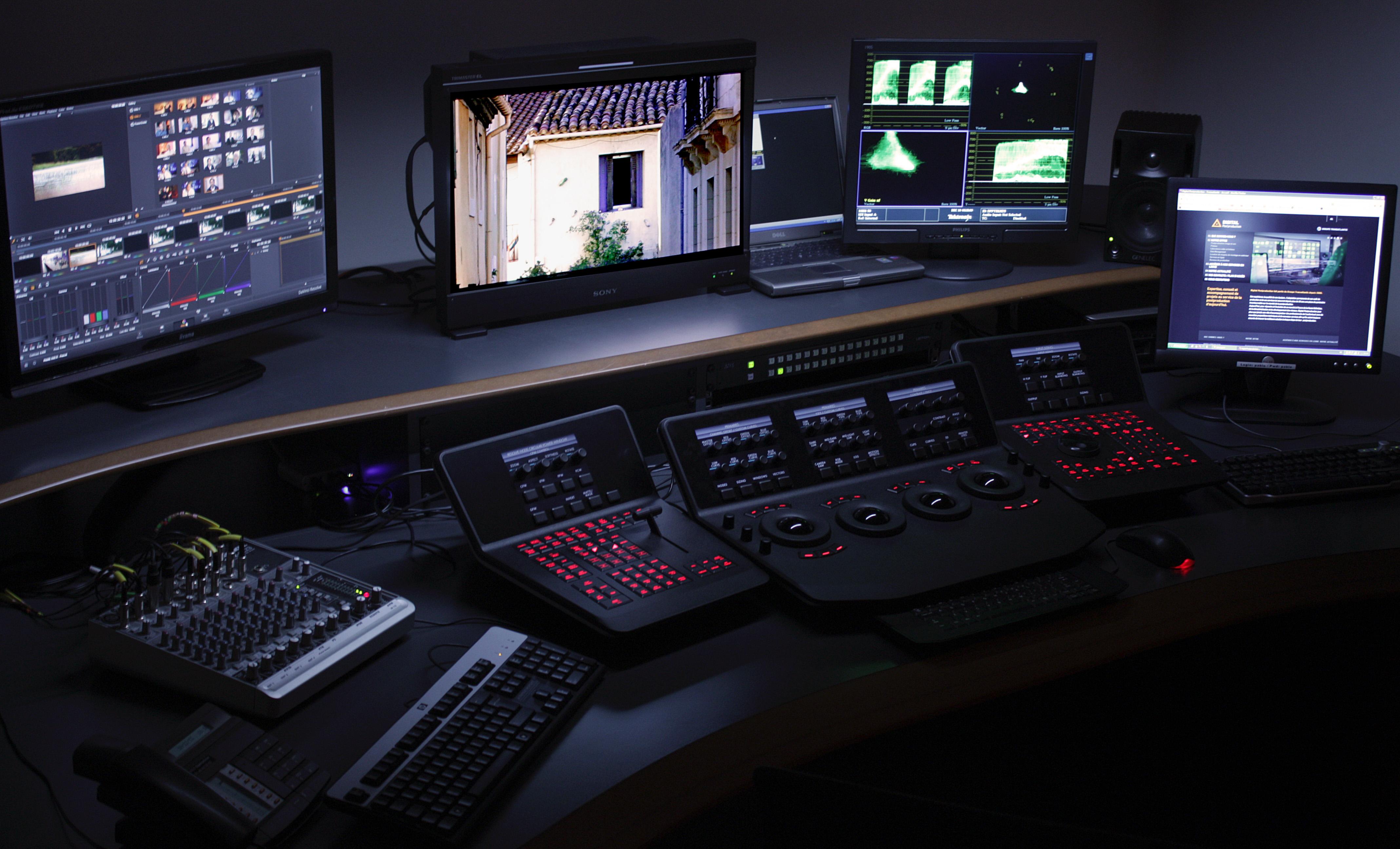 4272x2592 Film Editing Wallpaper