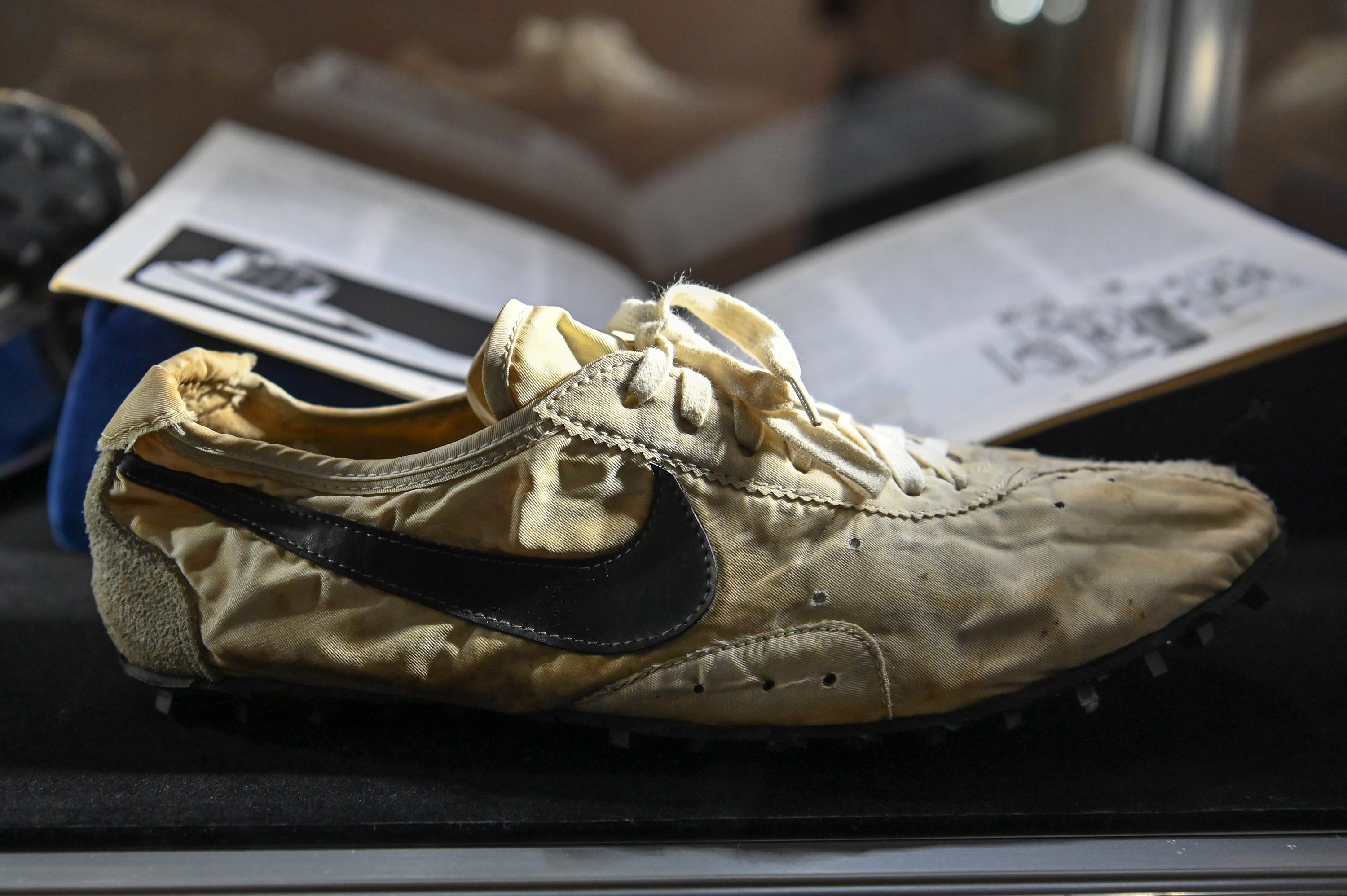 3000x1996 Cool Shoe Wallpaper HD Wallpaper