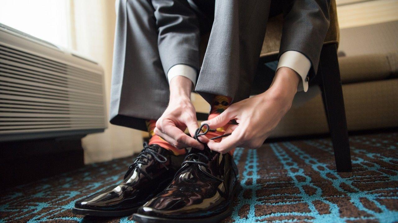 1280x720 Download 1280x720 Man, Suit, Fashion, Dressing Up, Shoes Wallpaper