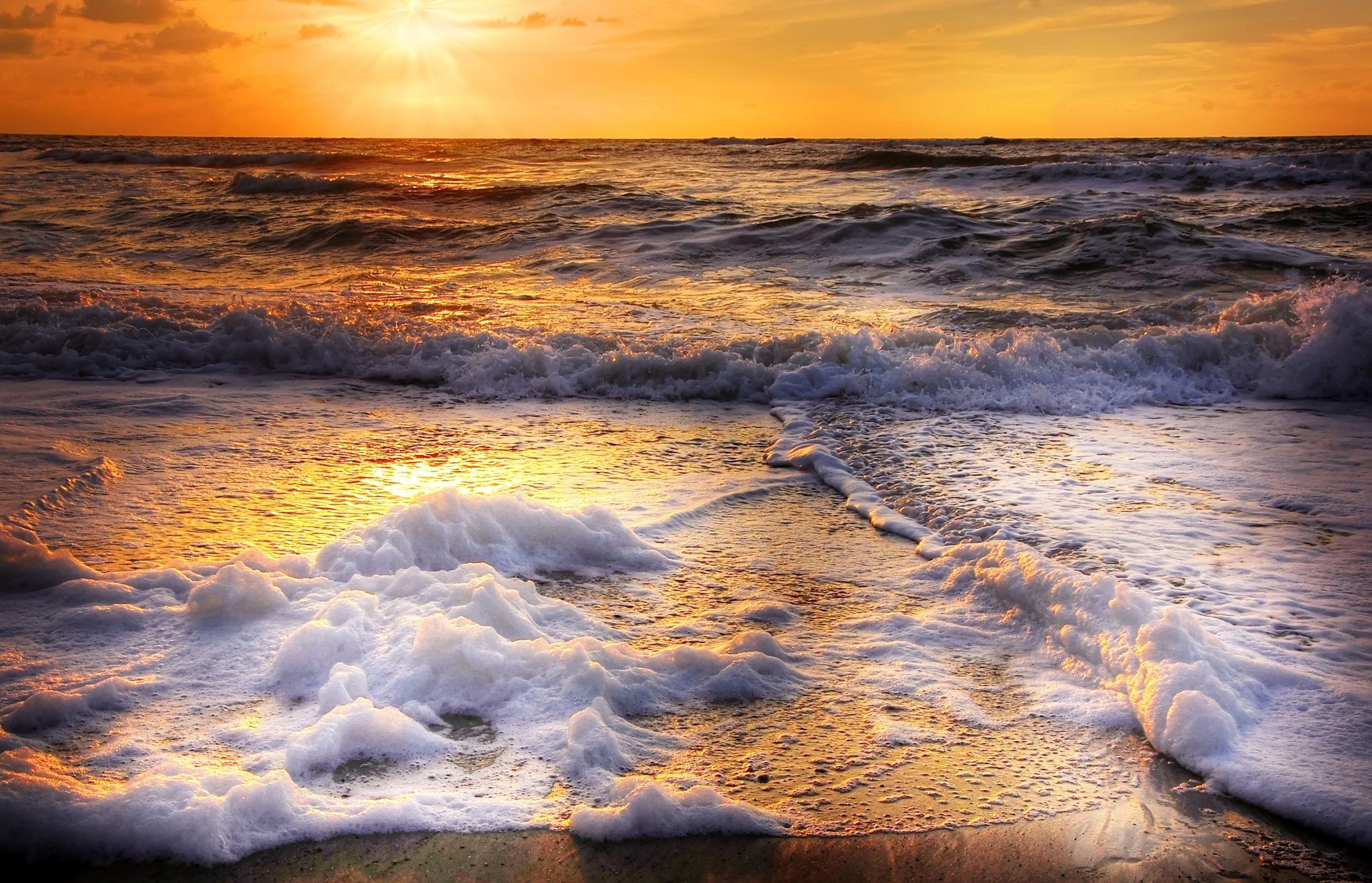 2988x1922 Sea waves with bubbles during sunrise HD wallpaper