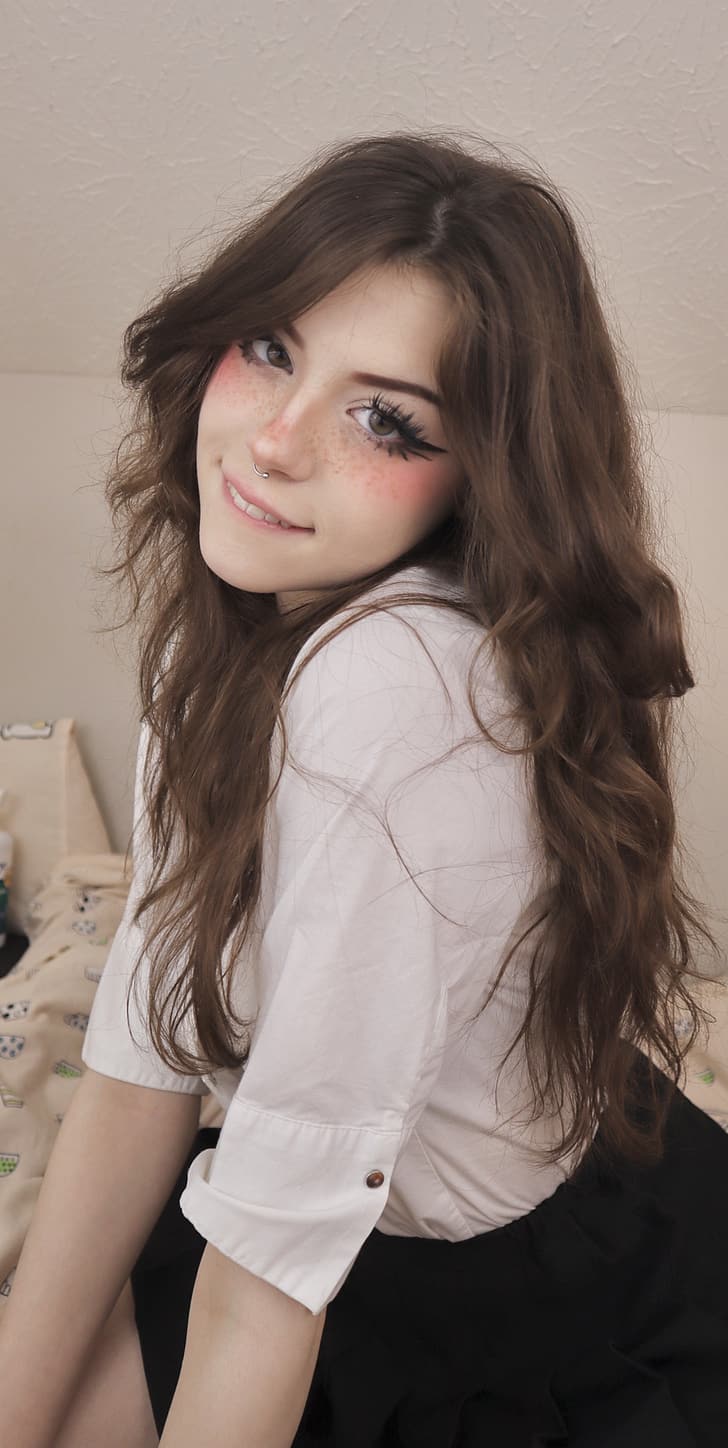 728x1448 Hannah Owo HD masaüstü duvar kağıtları bedava indir