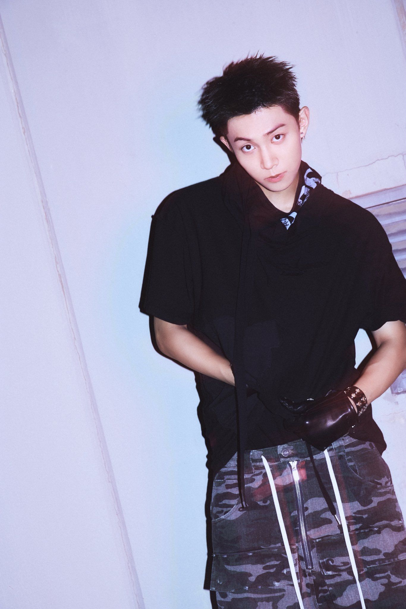 1366x2048 LNGSHOT