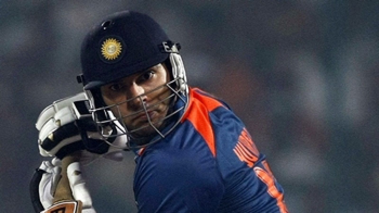 1600x900 Yuvraj, Dhoni lay Australia low