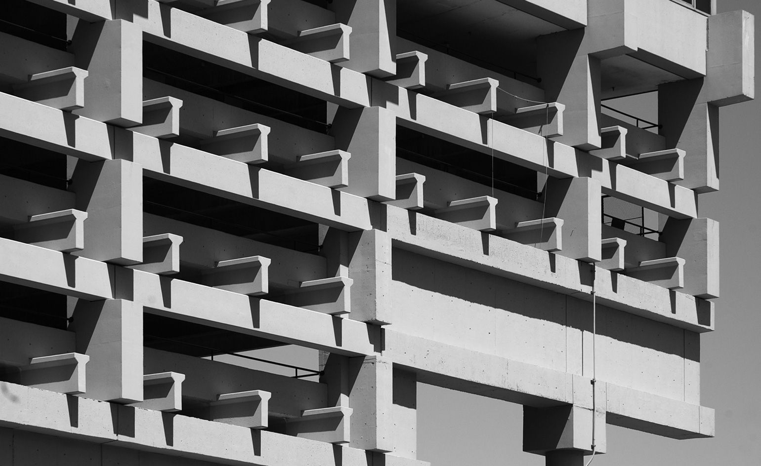 1540x944 Brutalist Wallpaper