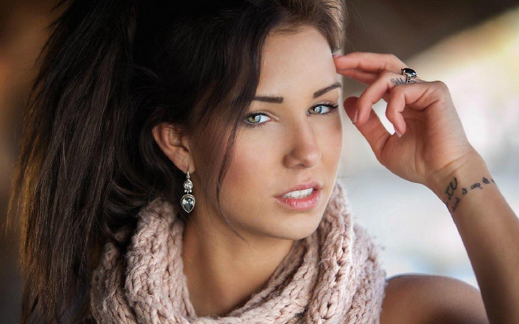 1680x1050 women, Brunette, Anja Zeidler, Green Eyes, Tattoo Wallpaper HD