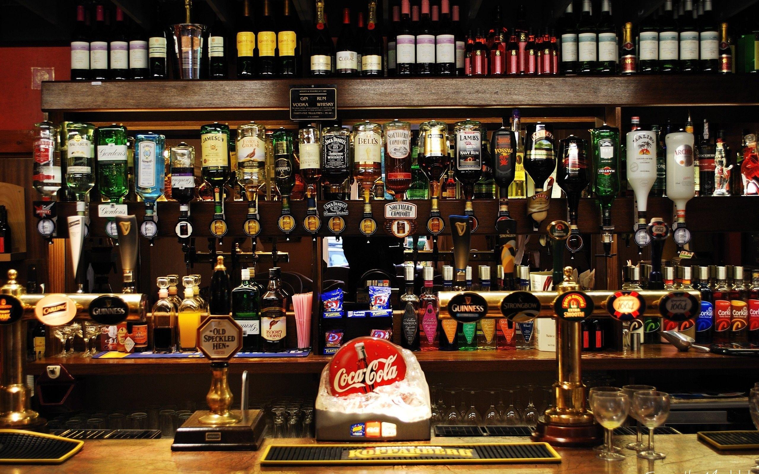 2560x1600 Vodka, Guinness, Alcohol, Whiskey, Coca Cola, Wine, Gin, Jameson, Martini, Liquor, Bacardi, Rum, Smirnoff, Jack Daniels, Bombay Sapphire, Baileys, Southern Comfort, Glenfiddich Wallpaper