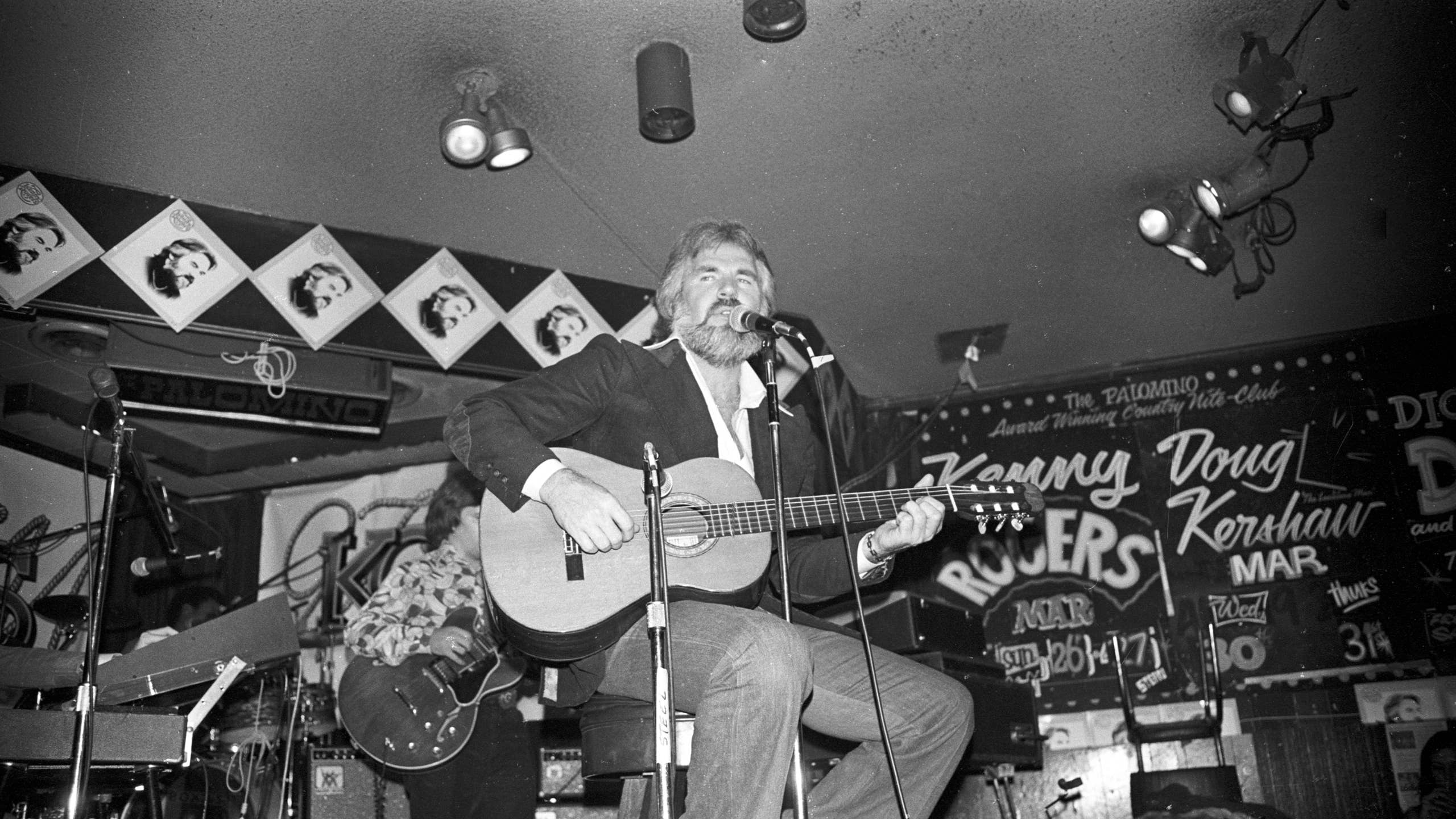 2560x1440 The Gambler': 1978 Hit Flopped Before Kenny Rogers Covered It's Journal