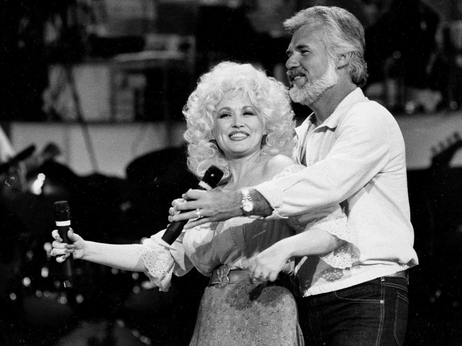 1920x1440 The Story Of Kenny Rogers And Dolly Parton's Decades Long Friendship