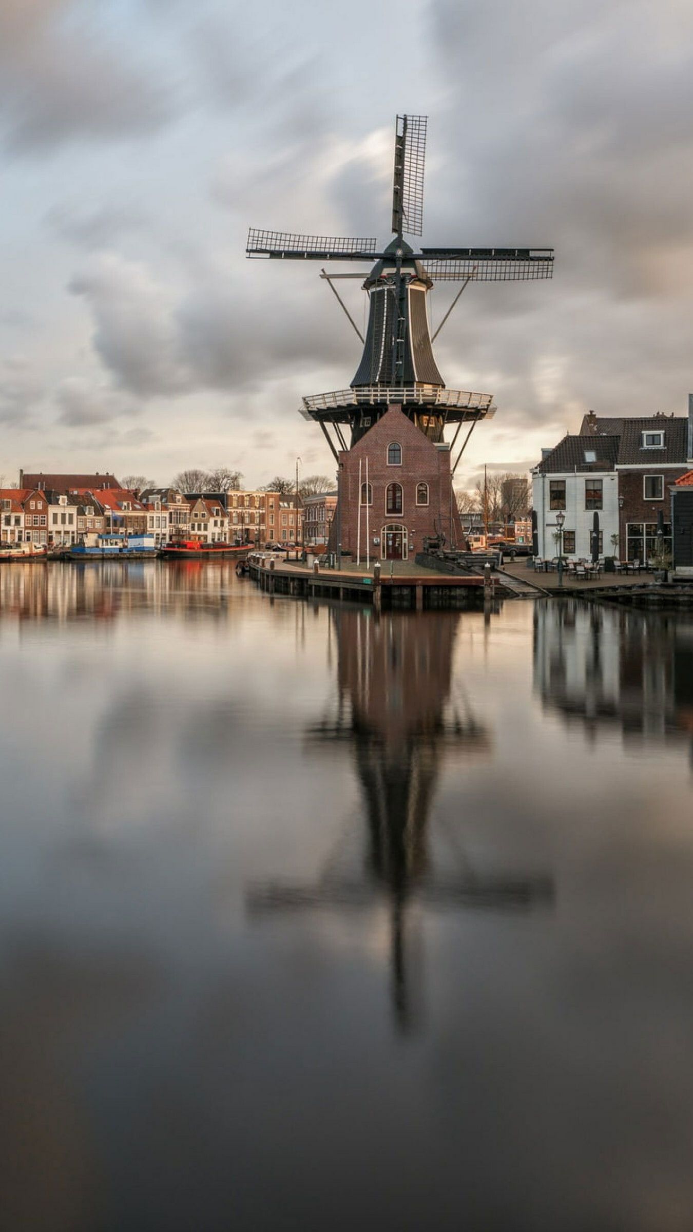 1350x2400 Netherlands Wallpaper