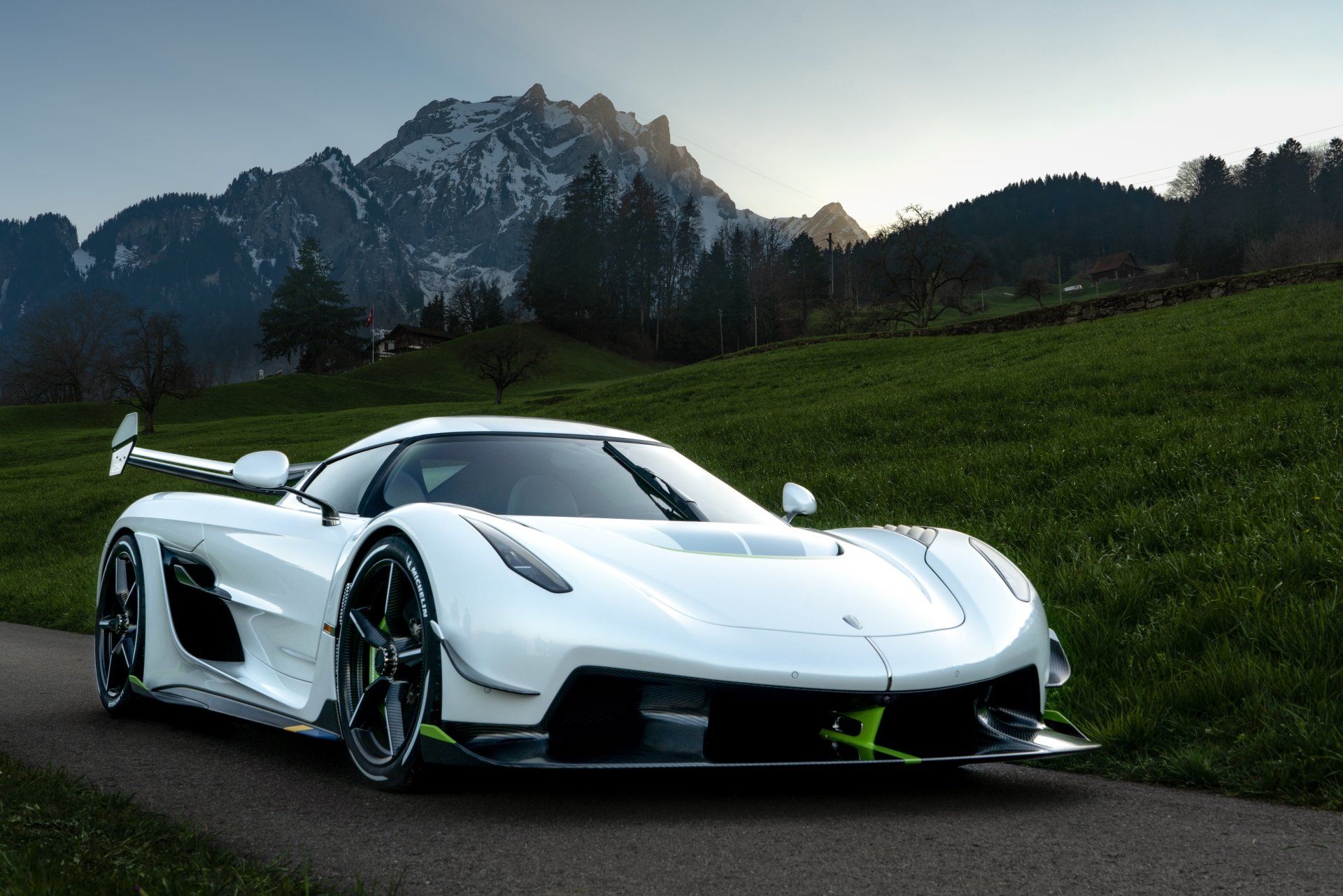 1920x1281 Koenigsegg Jesko White Supercar