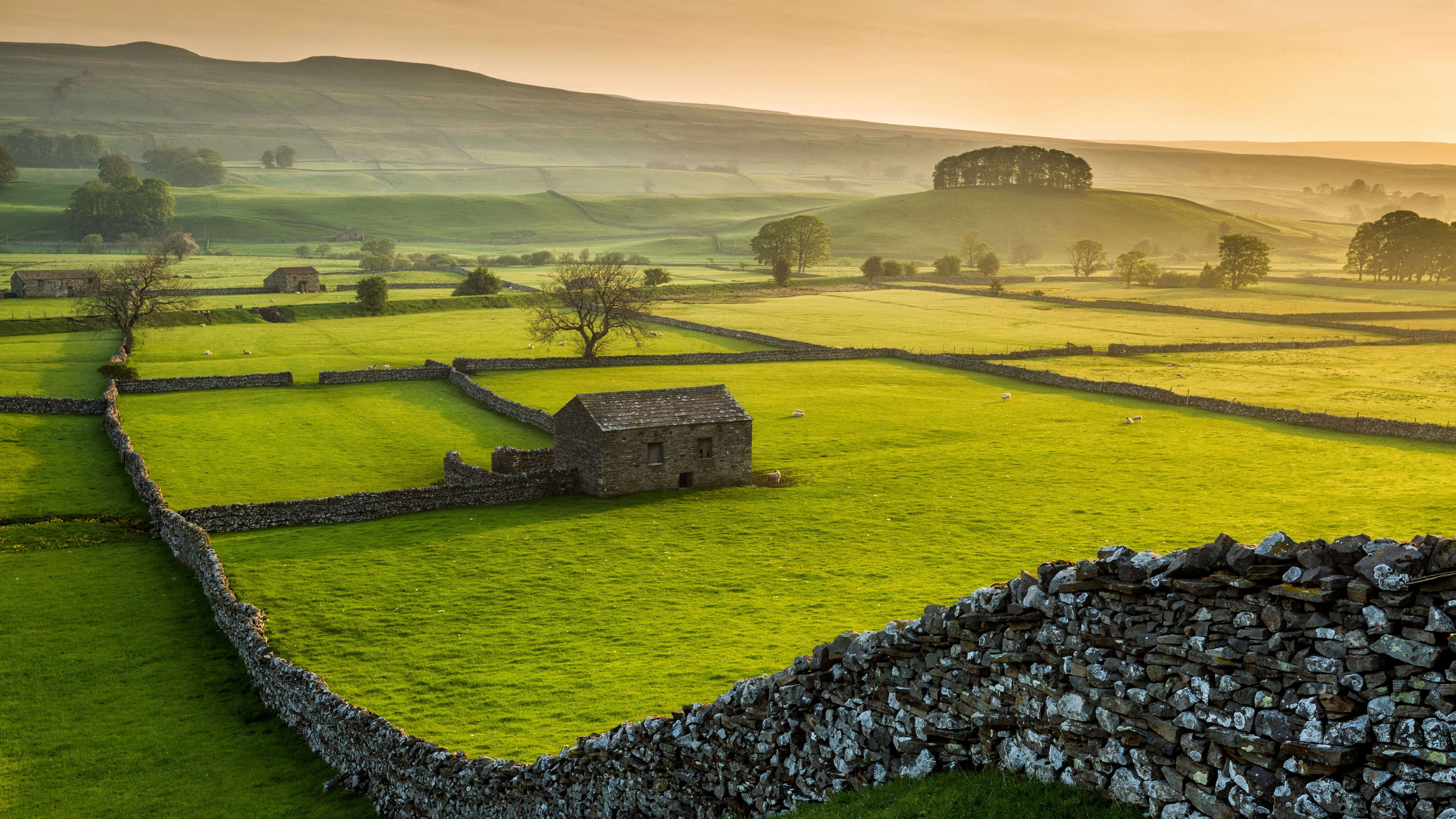 5120x2880 What an atmospheric photo, Yorkshire Dales National Park, North Yorkshire (© Guy Edwardes)