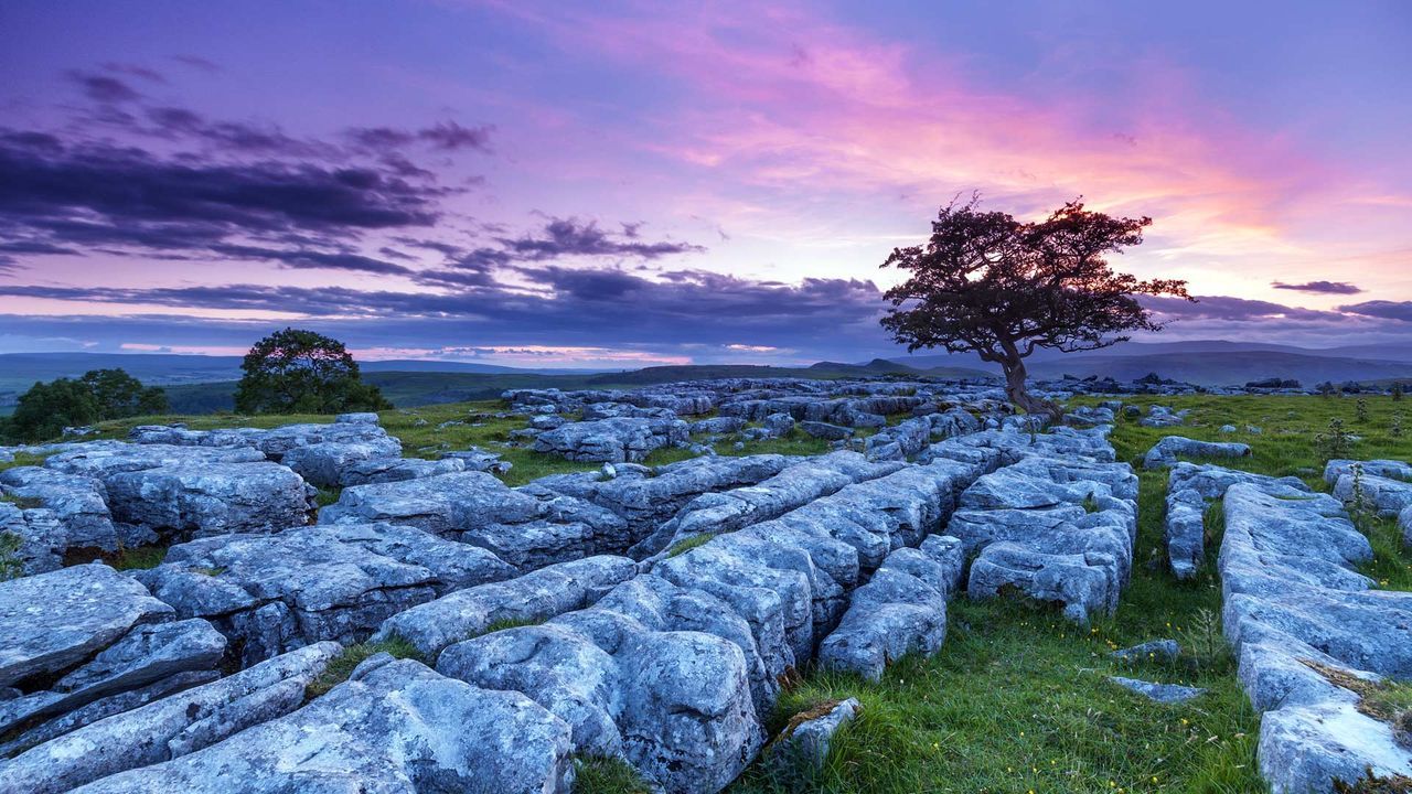 1280x720 Sunset over Winskill Stones in the Yorkshire Dales National Park Gallery · Peapix
