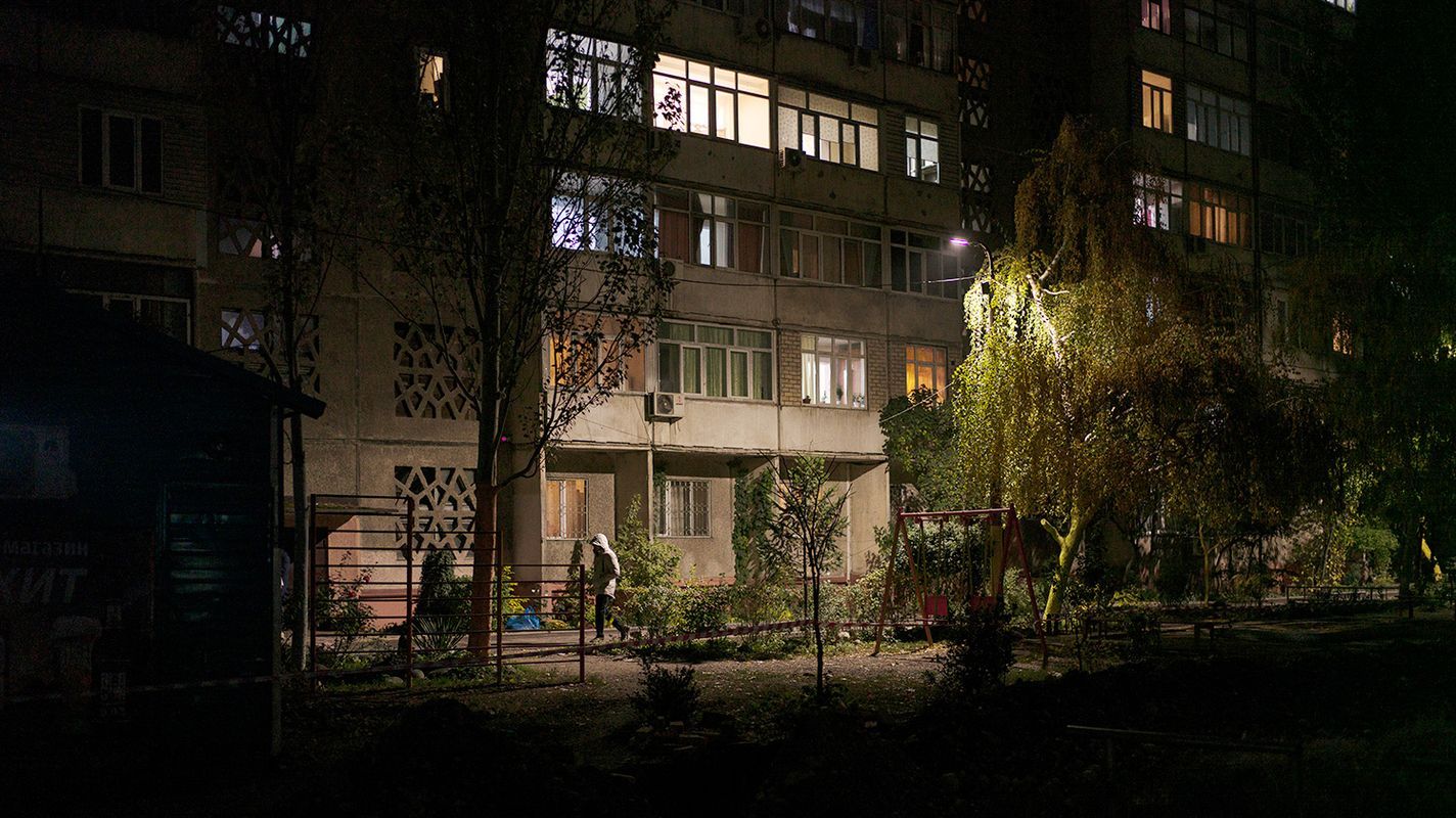 1424x800 Home Cooking And Power Cuts: Life In A Russian Draft Dodgers' House Share