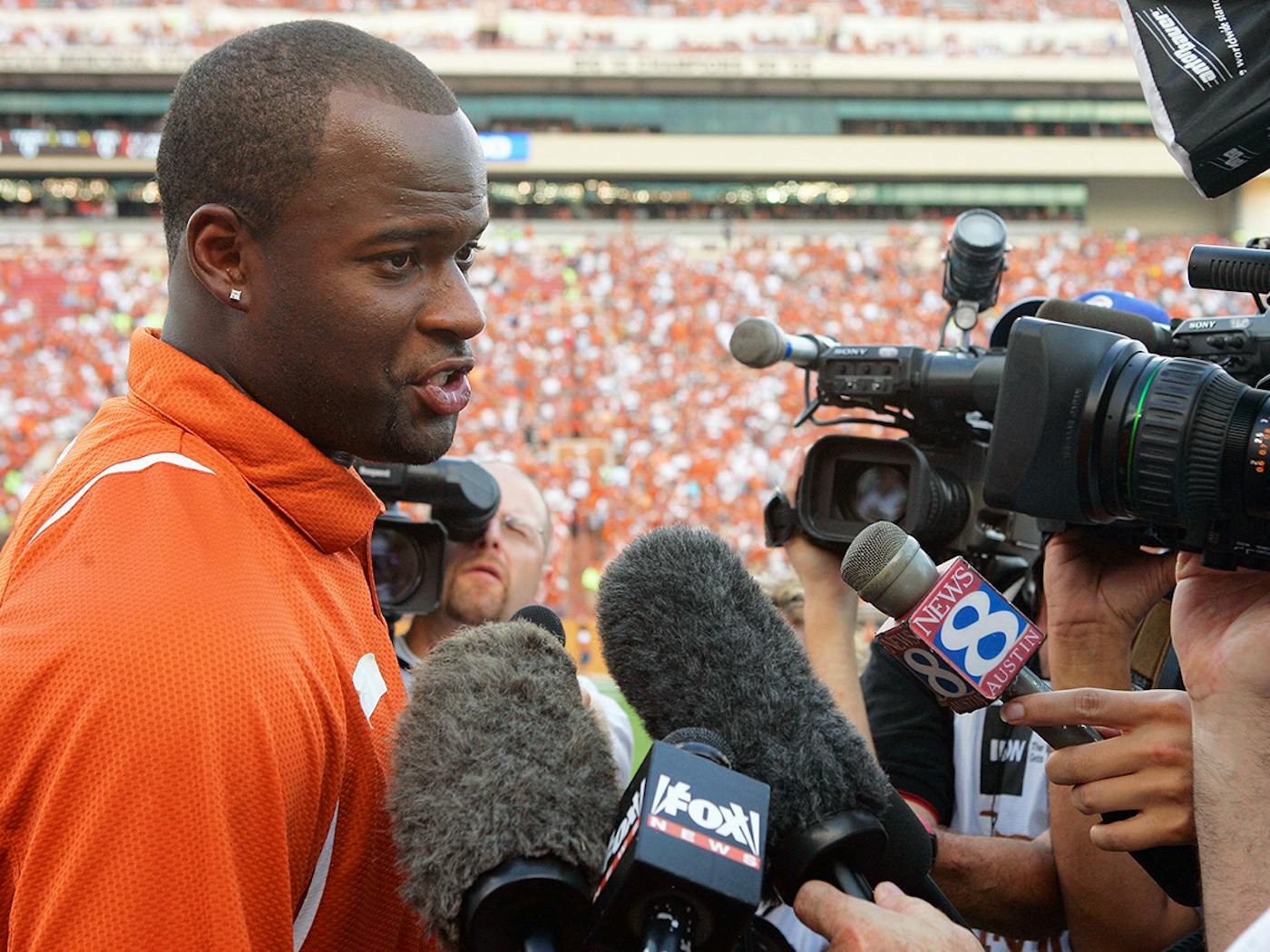 1400x1050 A Close Look at Vince Young's Career