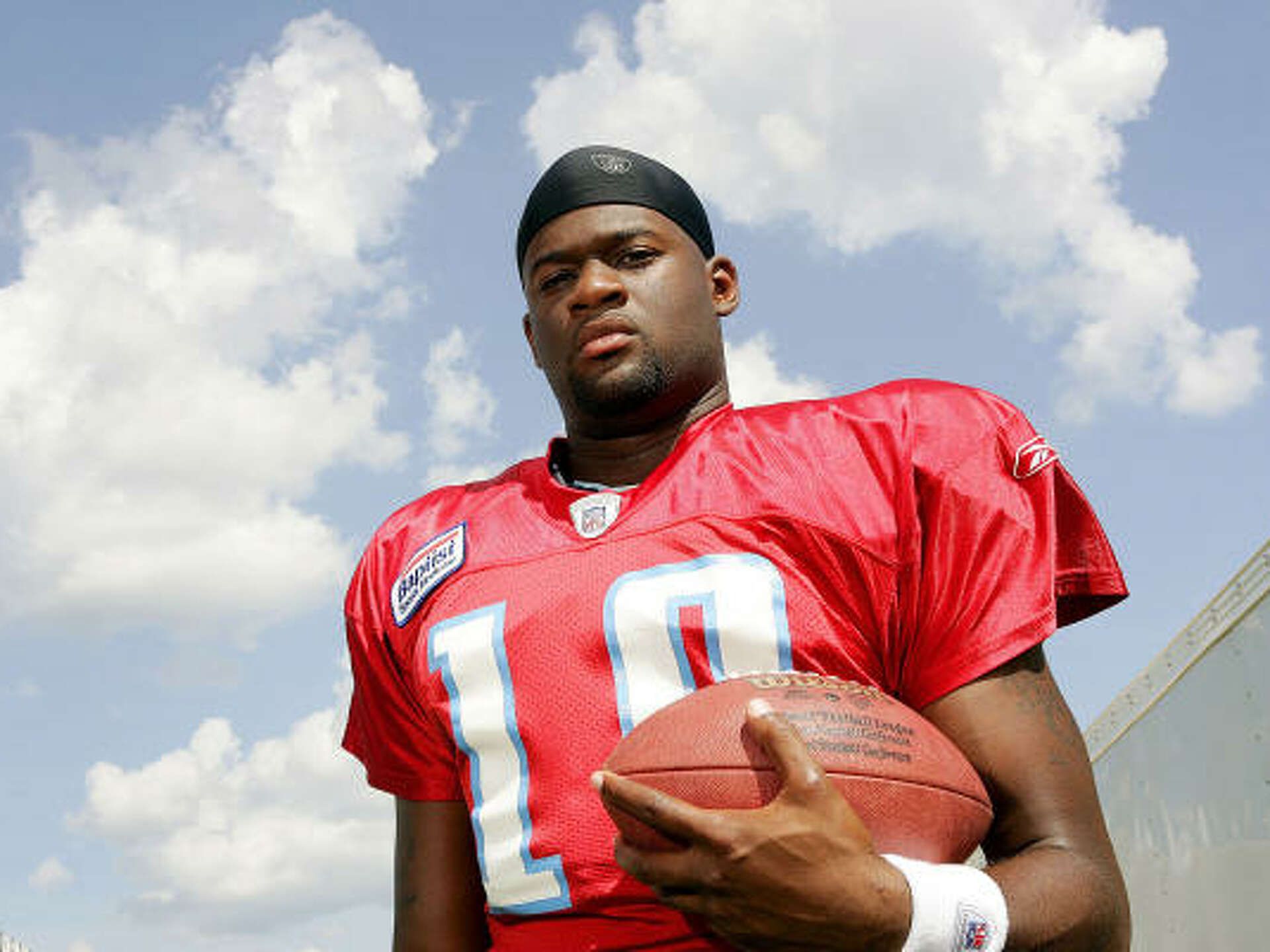 1920x1440 Vince Young is now a Titan in the pros