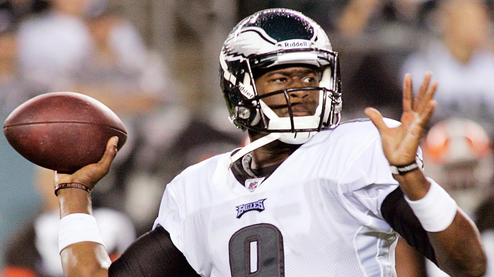 1600x900 Vince Young Goes Bankrupt