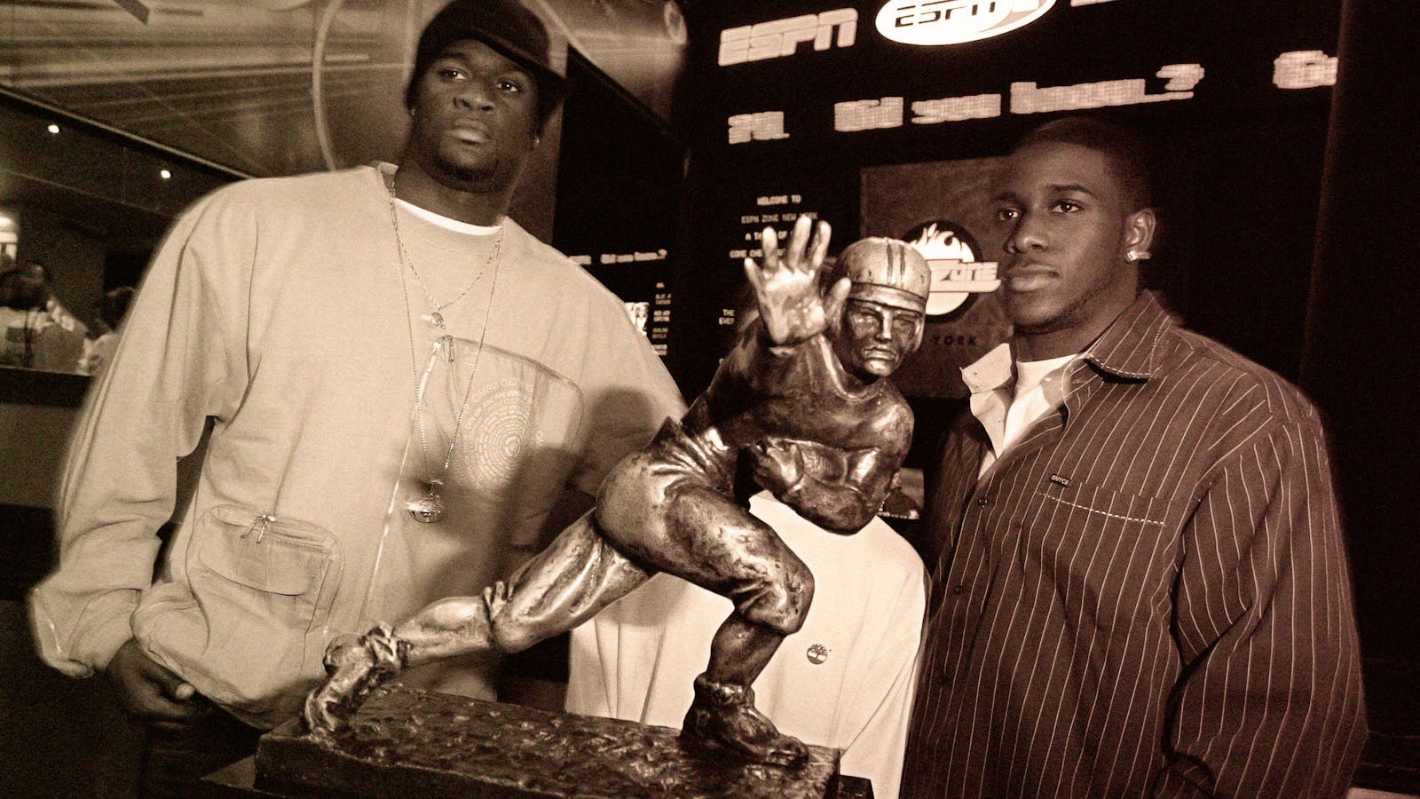 1600x900 Vince Young Turned Down Reggie Bush's Heisman Trophy in 2010