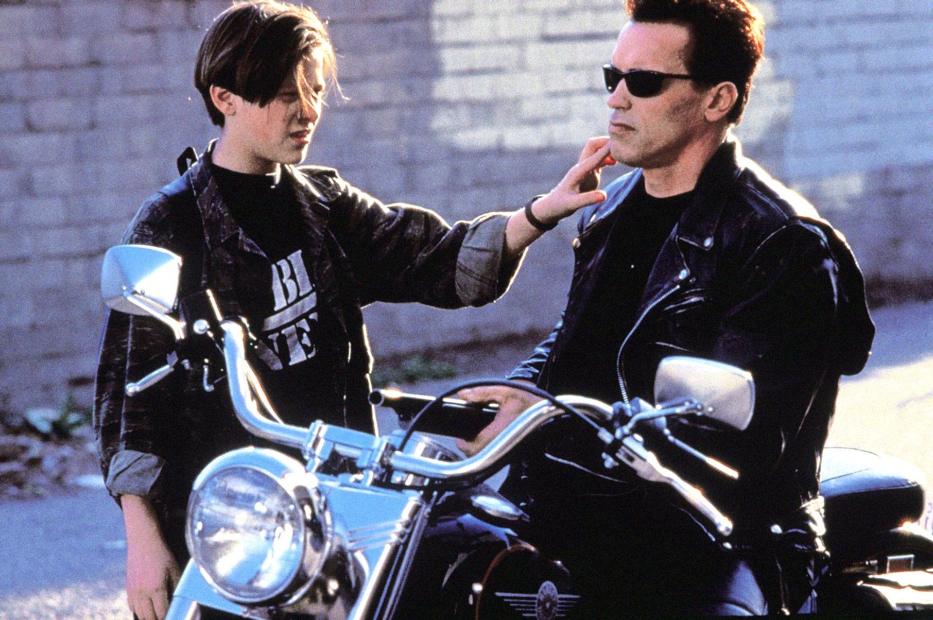 1920x1276 Terminator 2: Judgment Day HD Wallpaper featuring Arnold Schwarzenegger & Edward Furlongx1361