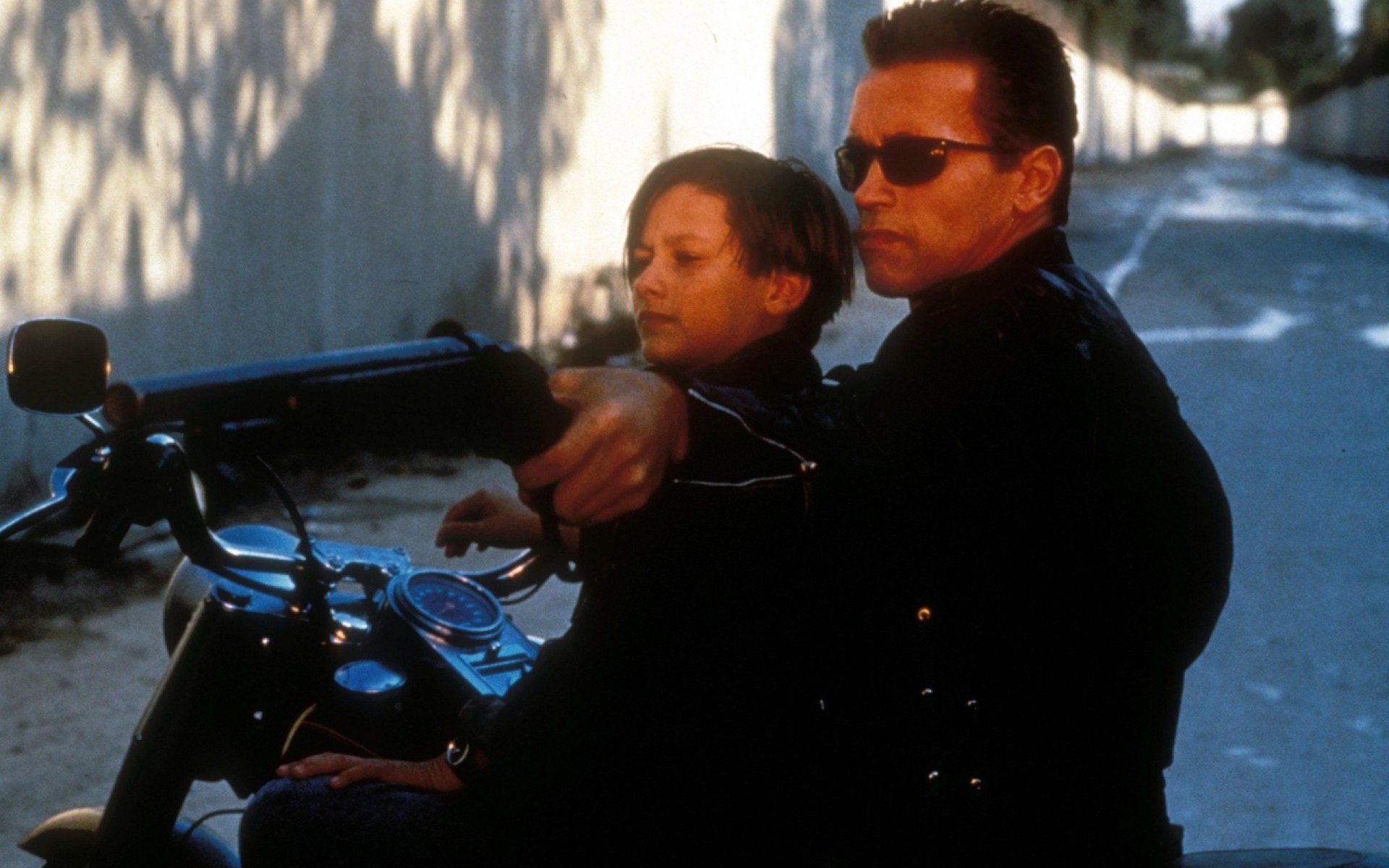 1920x1200 Terminator 2 HD Wallpaper: John Connor & The Terminator in Actionx1600